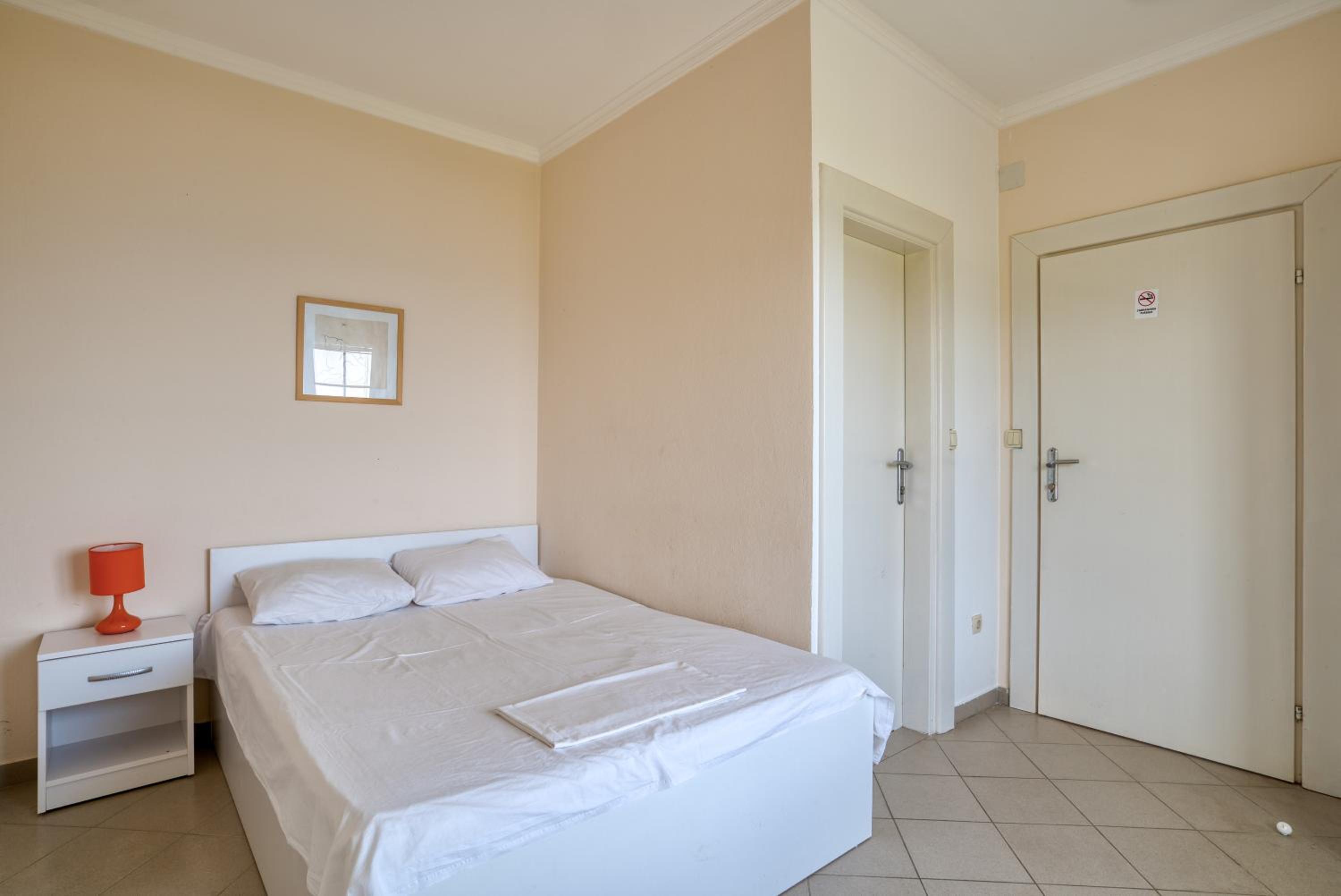 One-Bedroom Apartment with Sea View photo 2