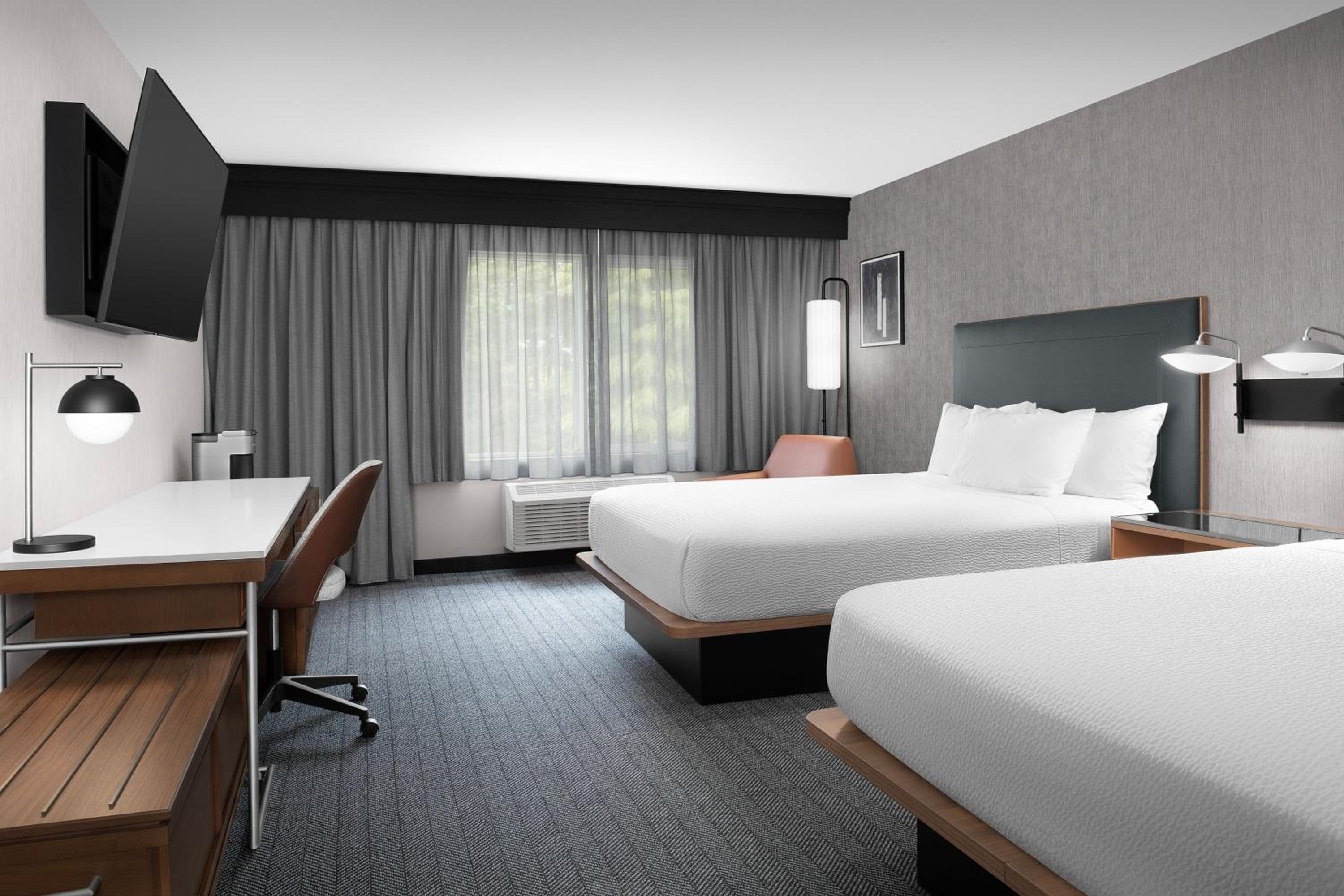 Queen Room with Two Queen Beds - Photo 14