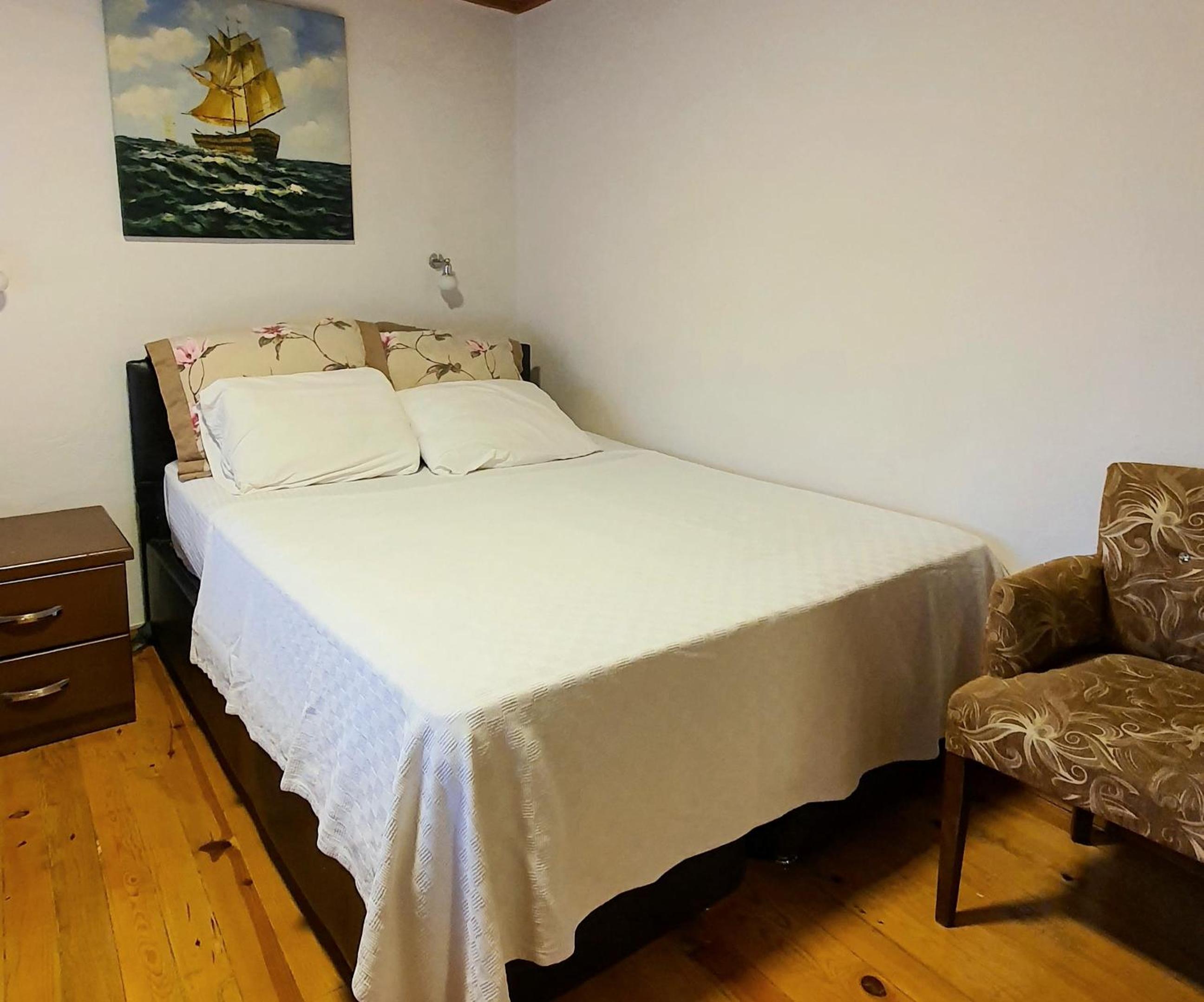 Single Room with Mountain View