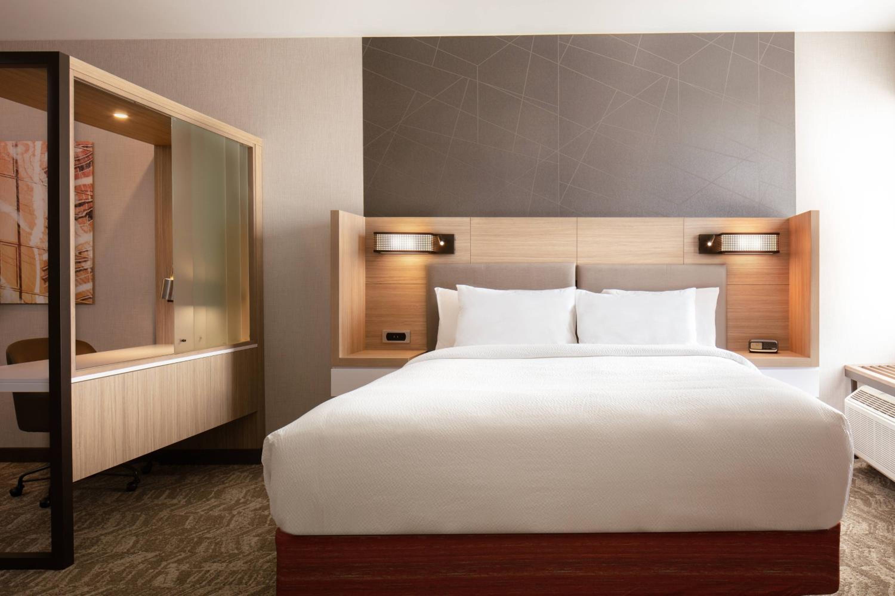 King Suite with Trundle Bed - Photo 2