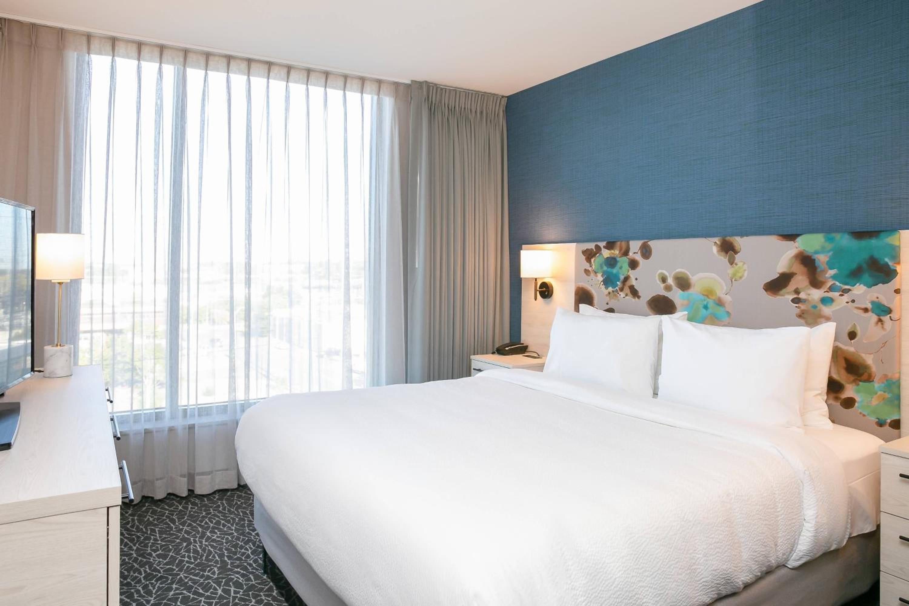 One-Bedroom King Suite with Sofa Bed and Roll-in Shower - Mobility Accessible thumbnail 6