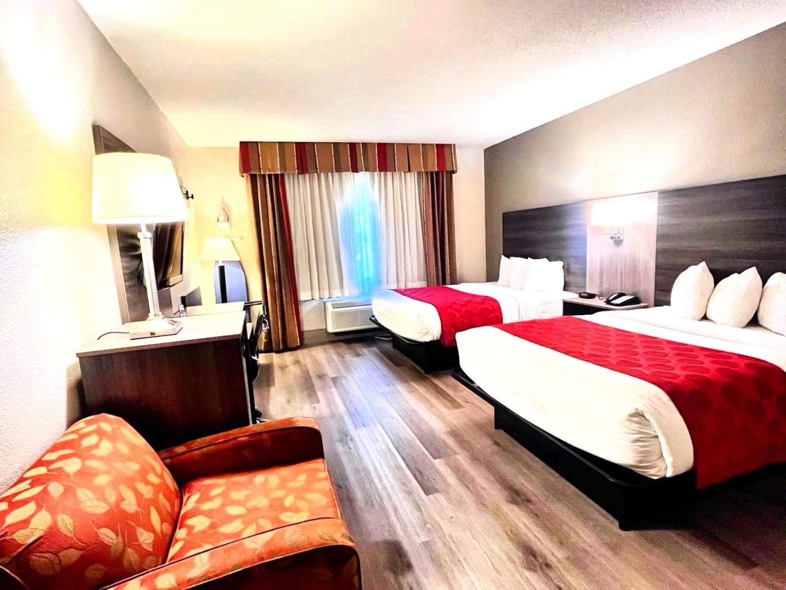 2 Queen Beds, Non-Smoking - Photo 3