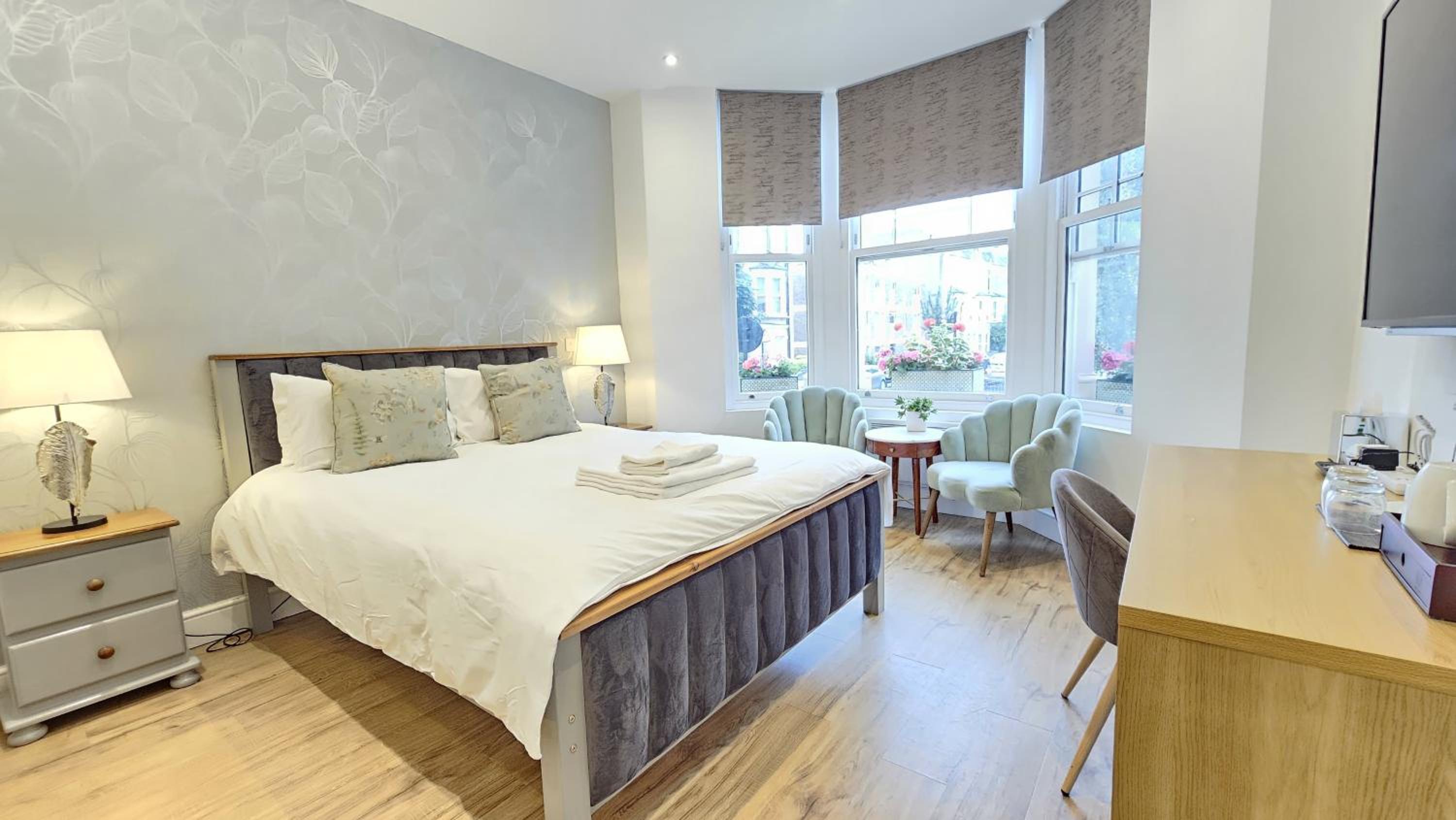 Deluxe King Room photo 1