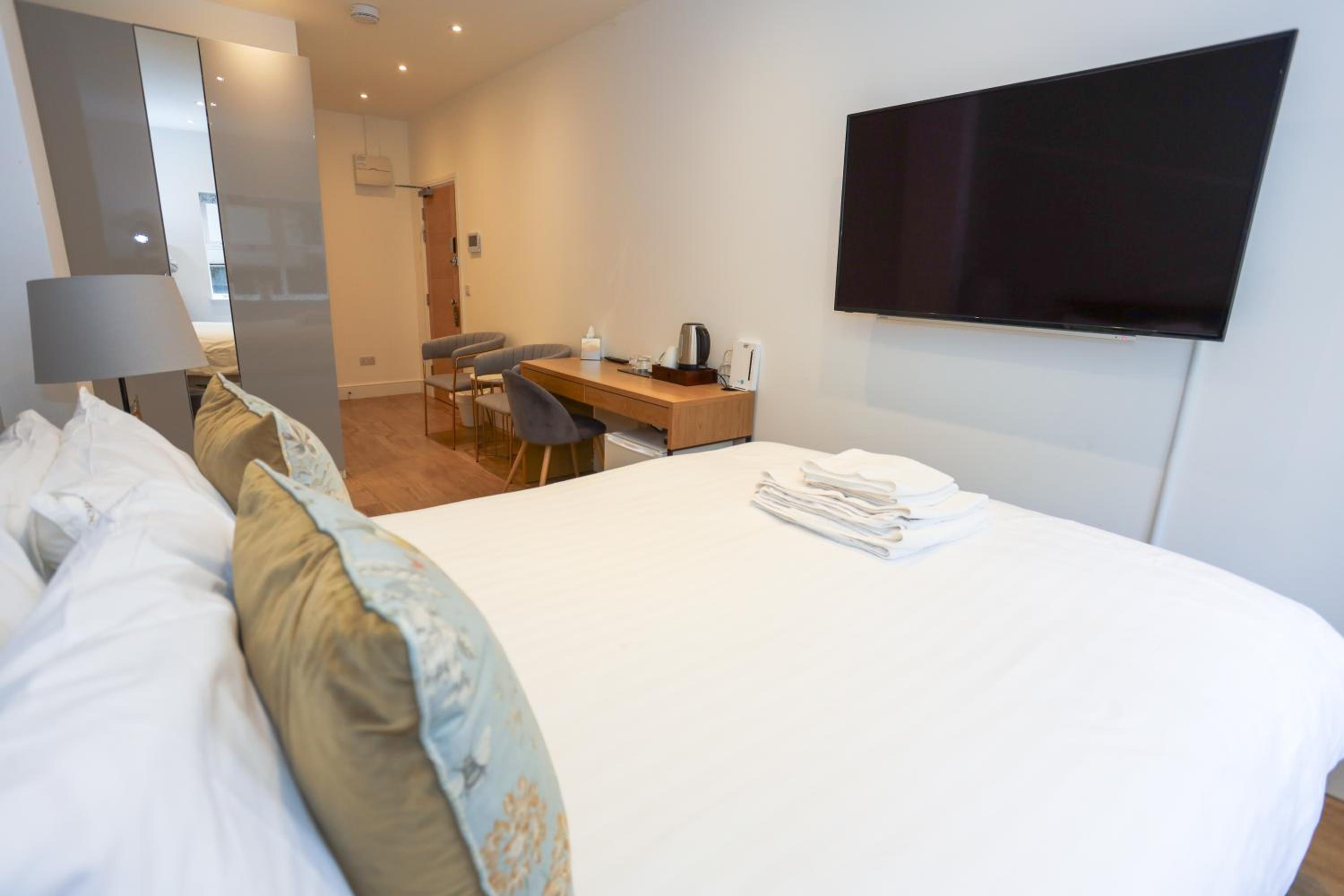 Deluxe King Room photo 3
