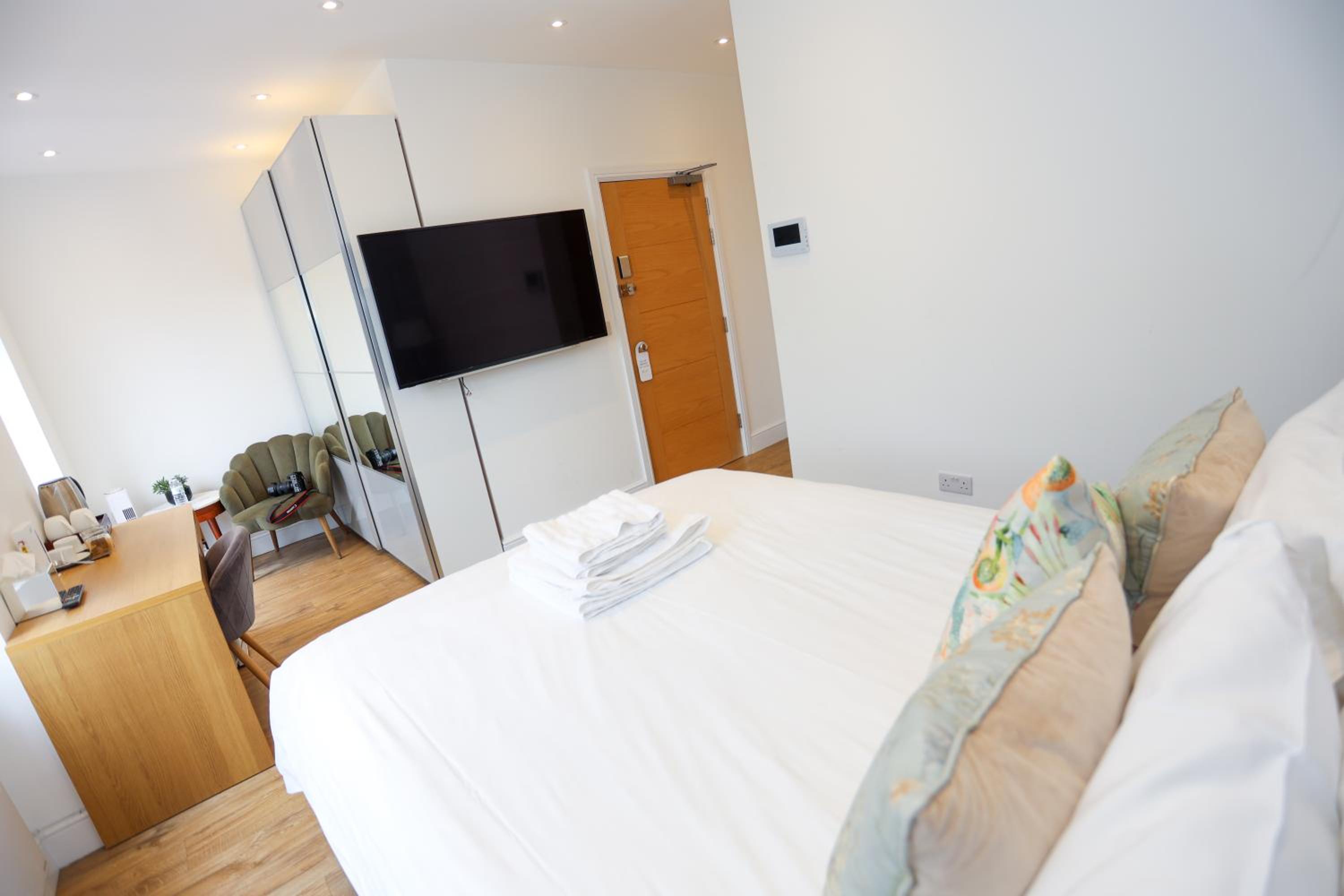 Deluxe King Room photo 2