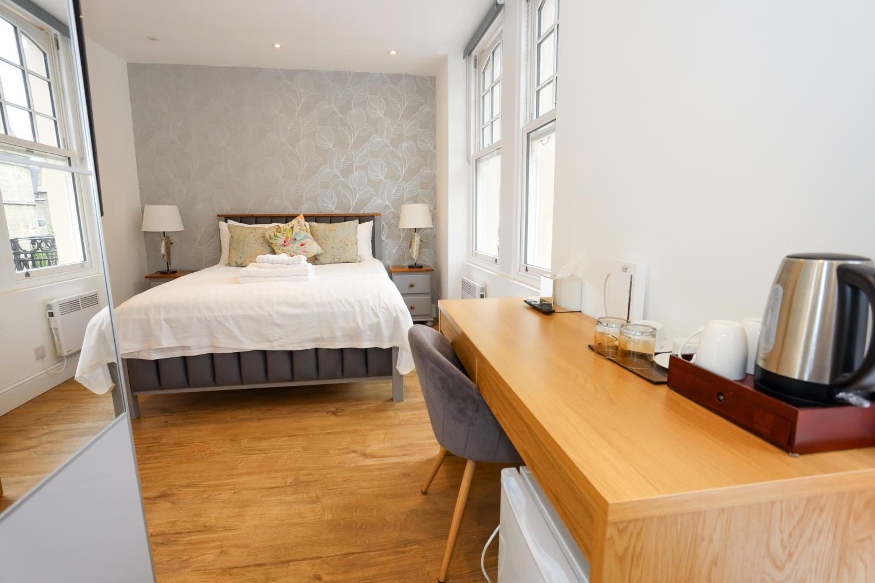 Deluxe King Room photo 1