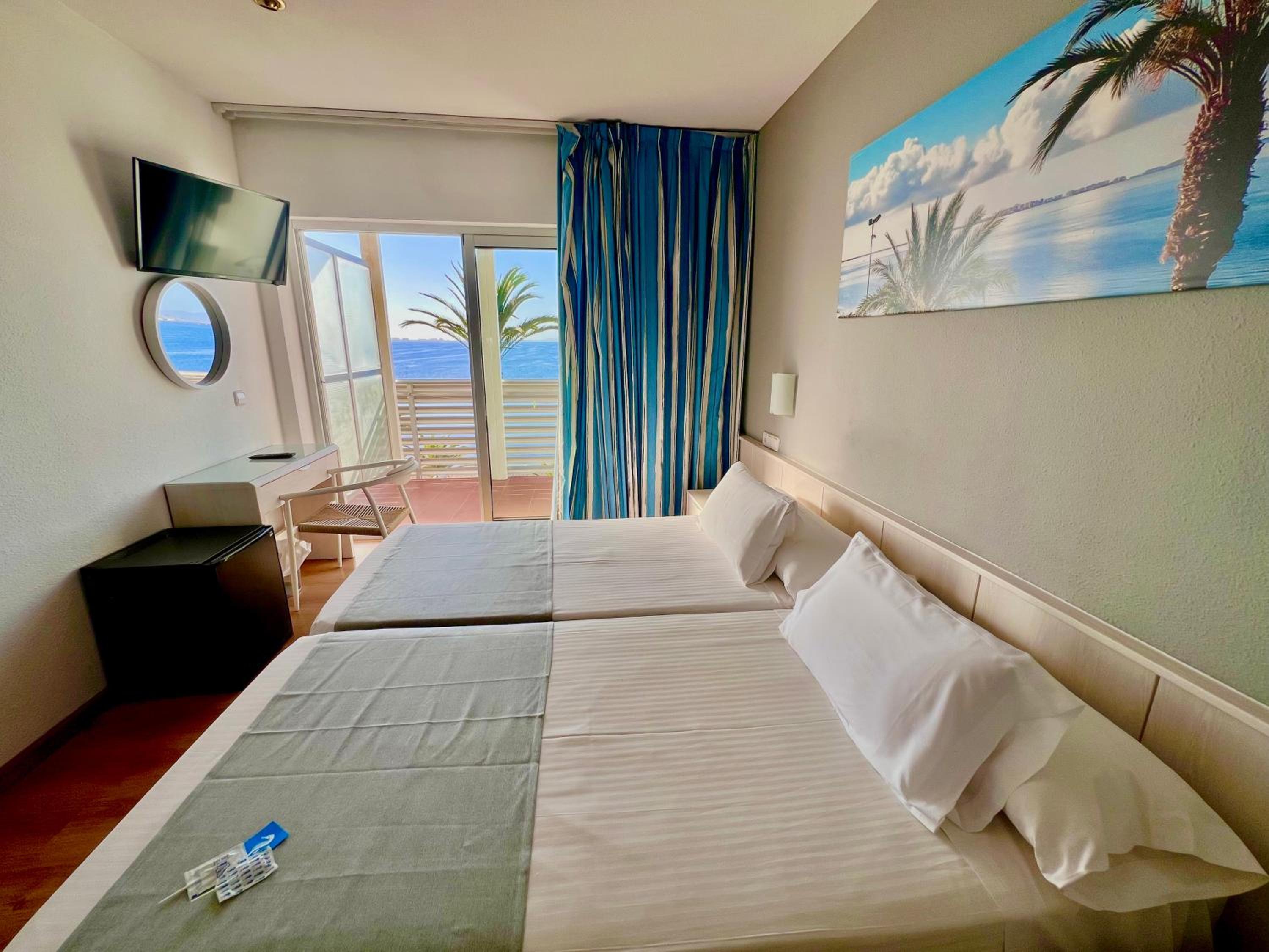 Twin Room with Sea View - Photo 1