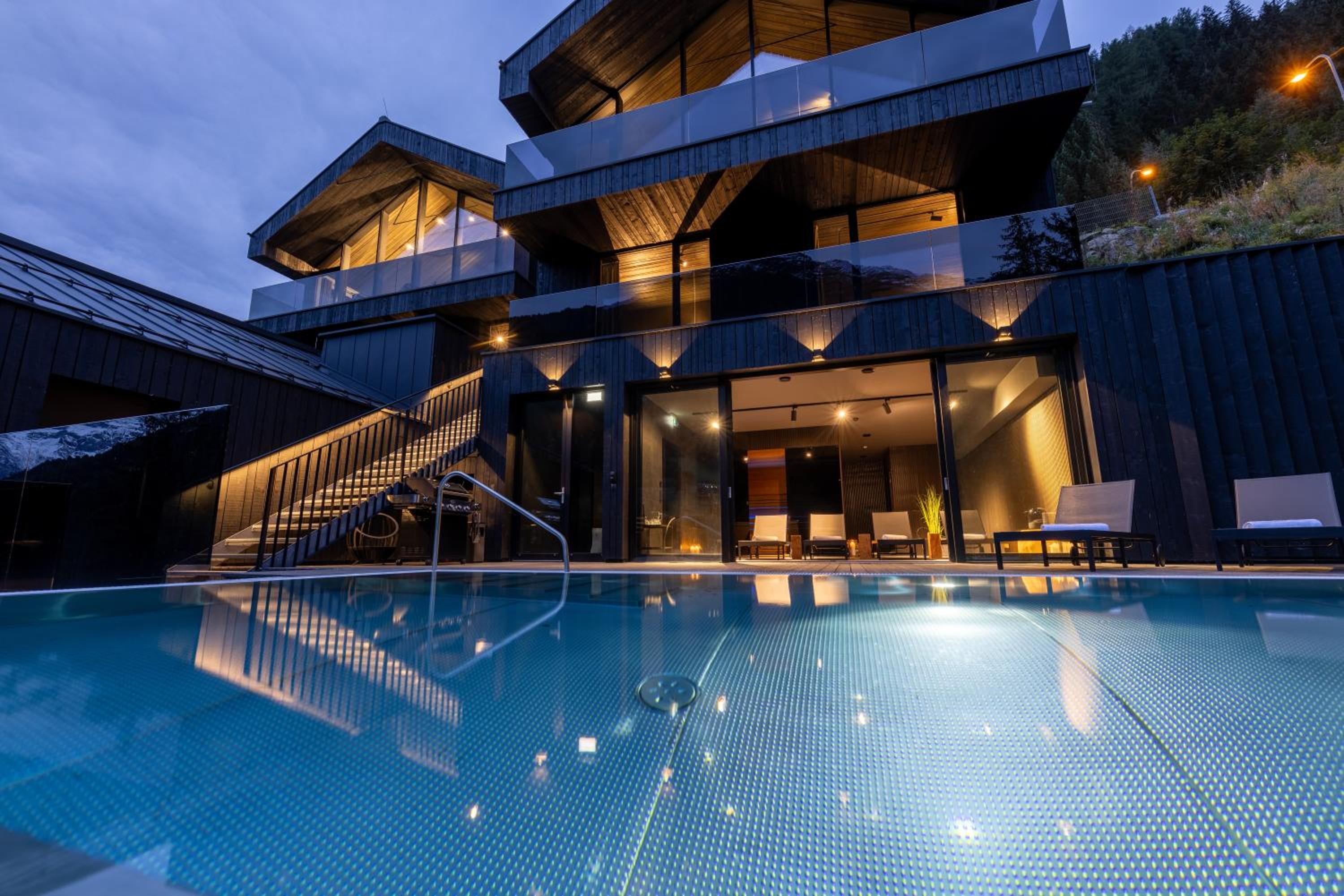 Three-Bedroom Villa photo 2