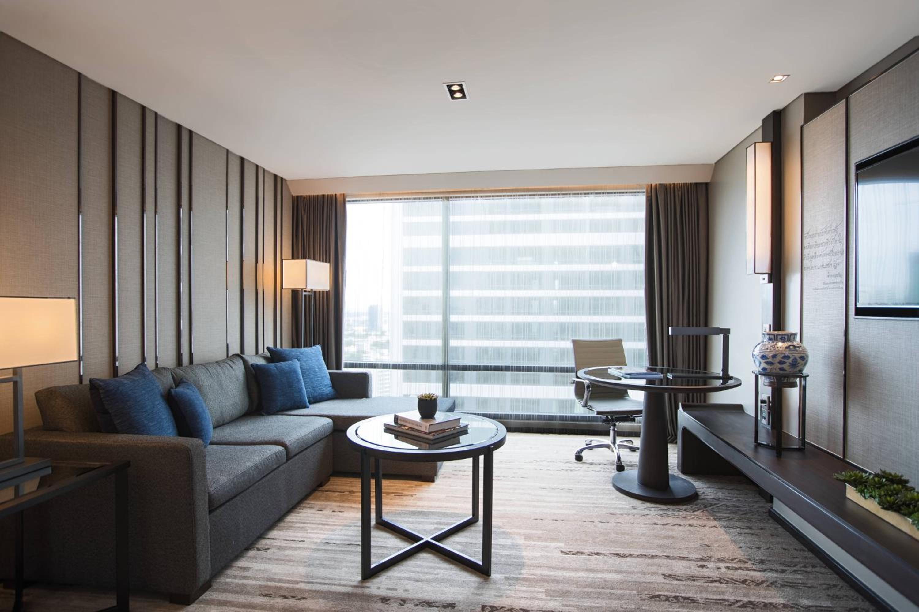 M 1 Bedroom Suite, M Club lounge access, 1 Bedroom Suite, 1 King photo 3