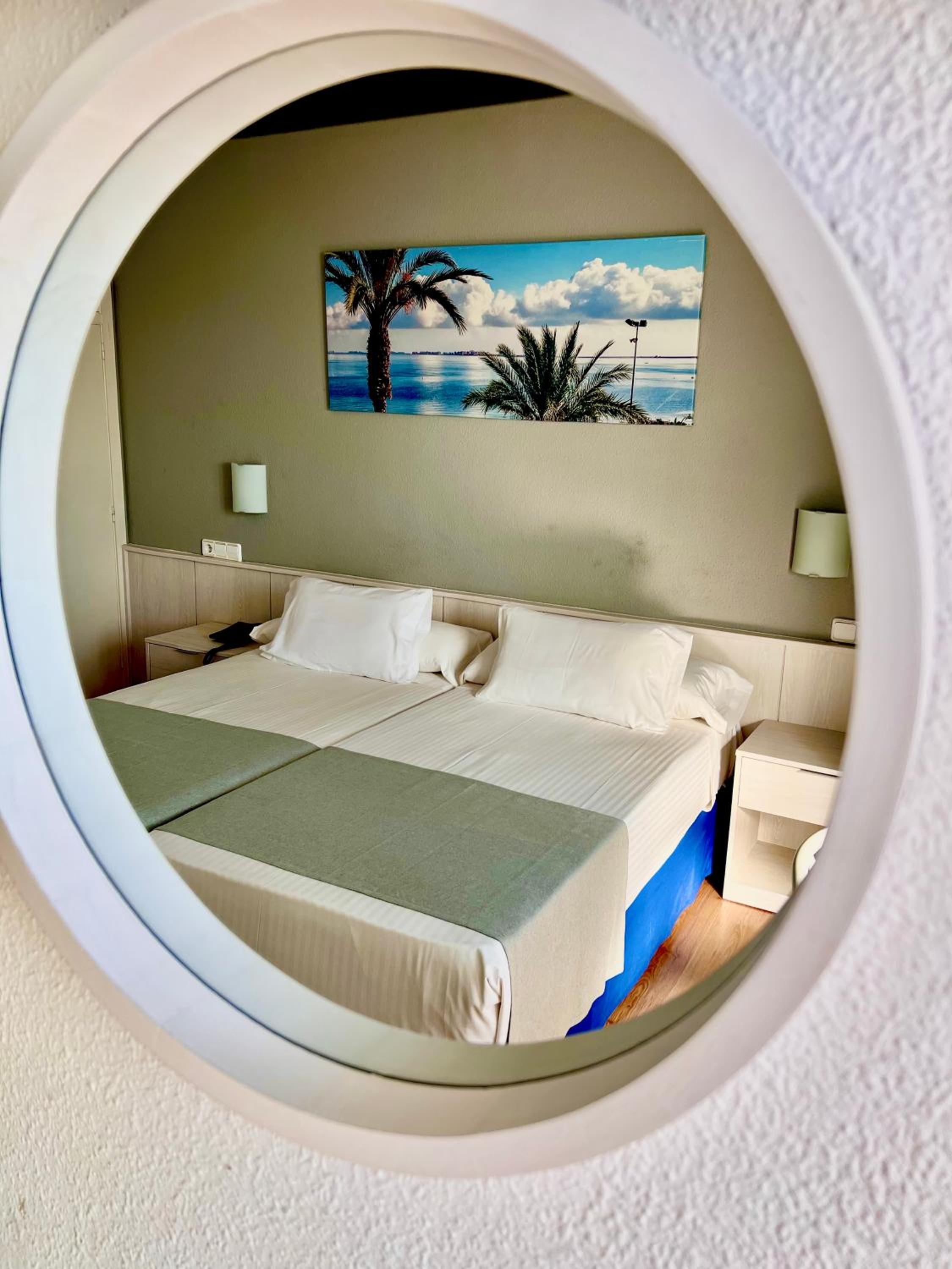 Twin Room with Sea View - Photo 13