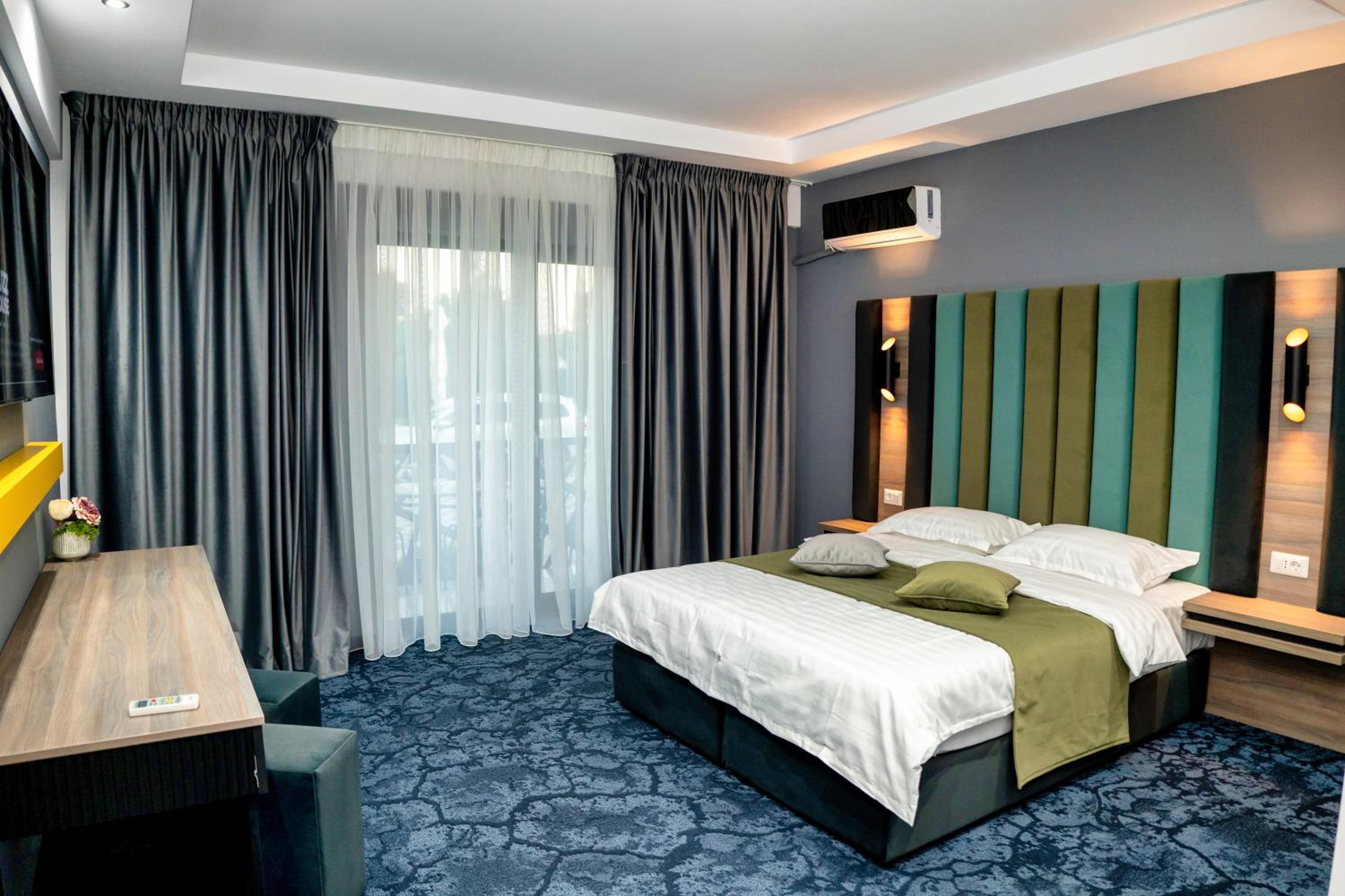 King Room with Balcony photo 1
