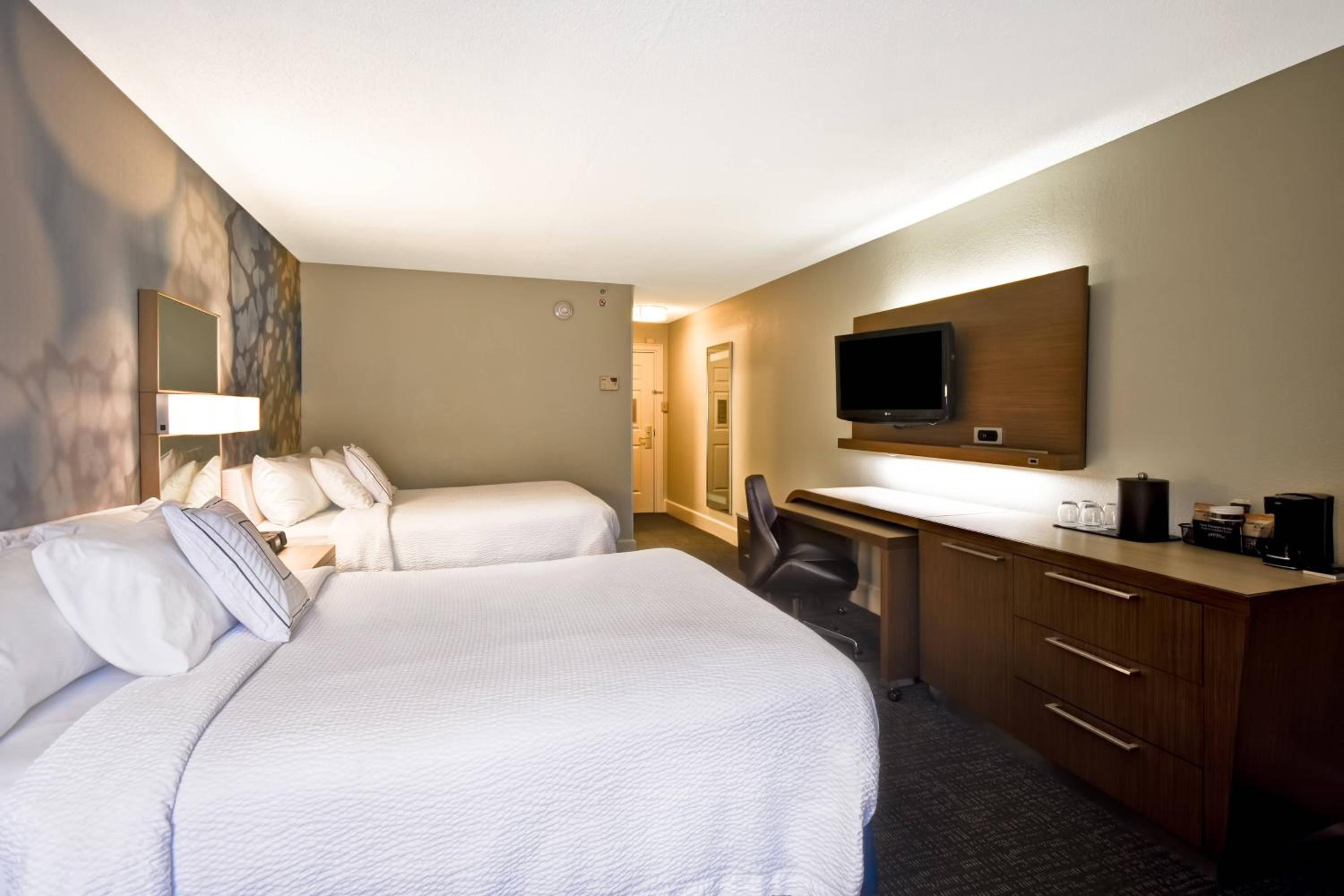 Queen Room with 2 Queen Beds - Photo 1