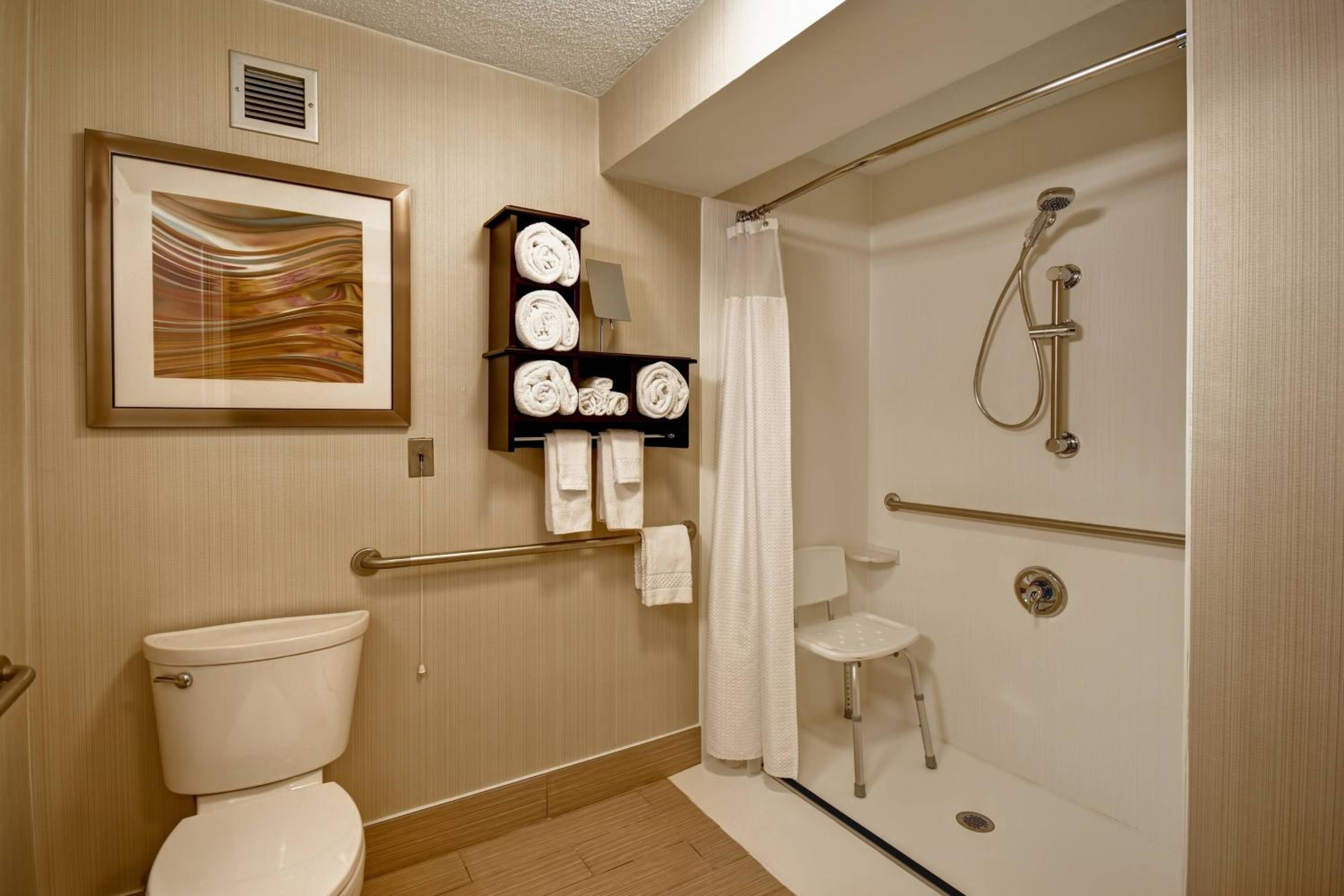 King Room with Adapted Tub - Mobility and Hearing Accessible - Photo 3