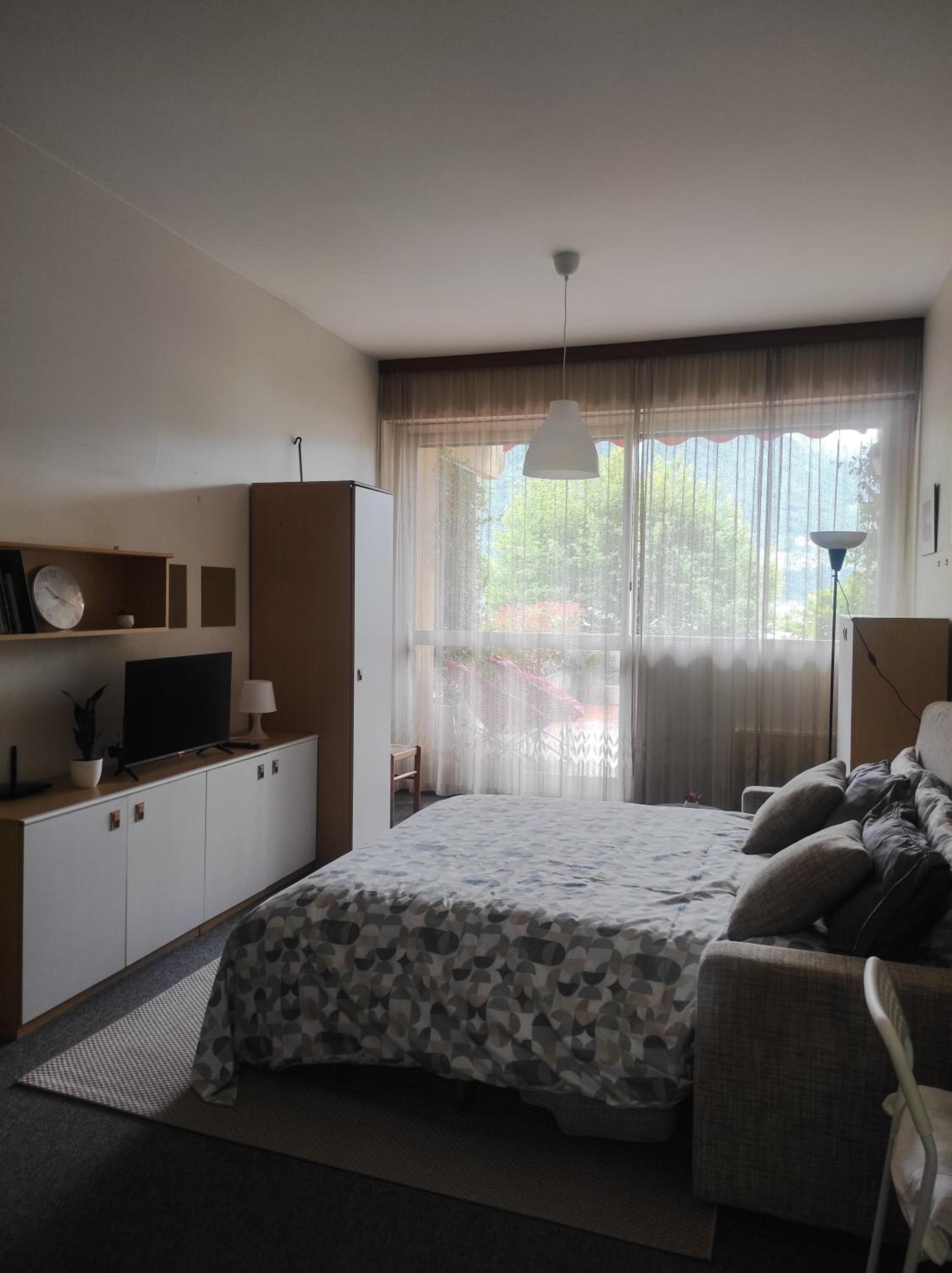 One-Bedroom Apartment photo 1
