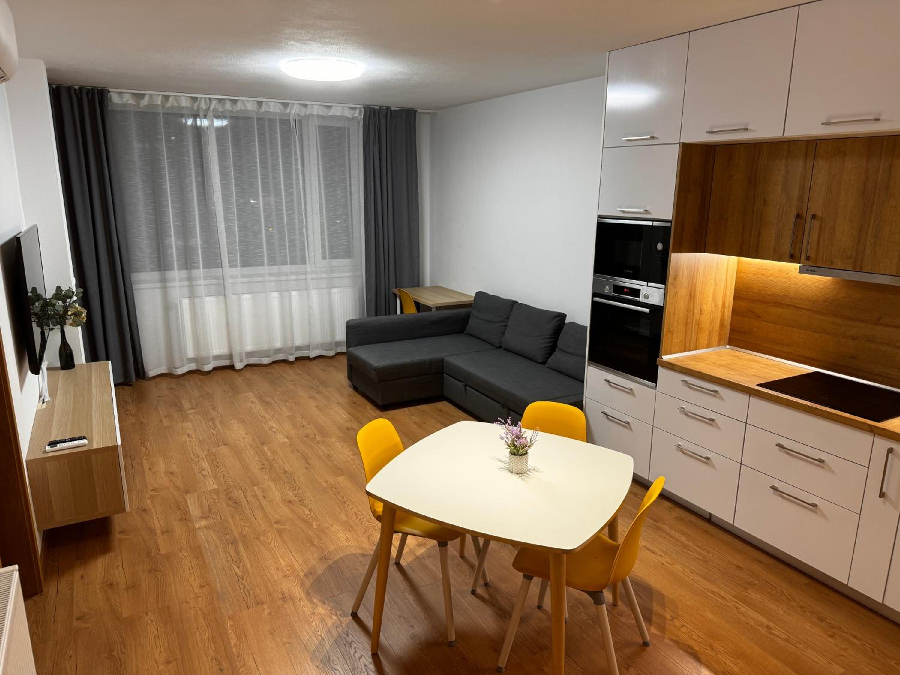 One-Bedroom Apartment - Non-Smoking