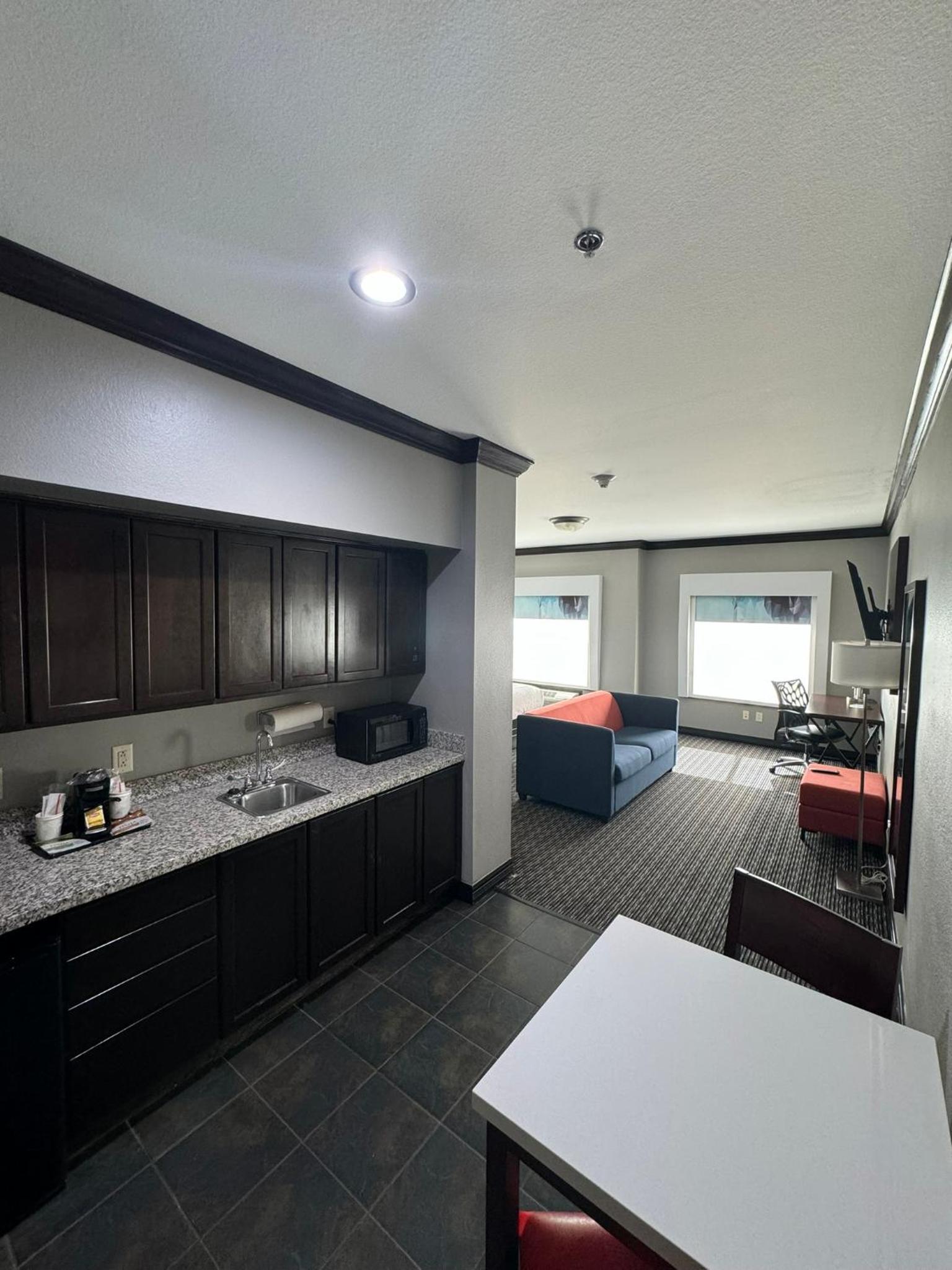 King Room with Bath Tub - Mobility/Hearing Accessible - Non-Smoking - Photo 6