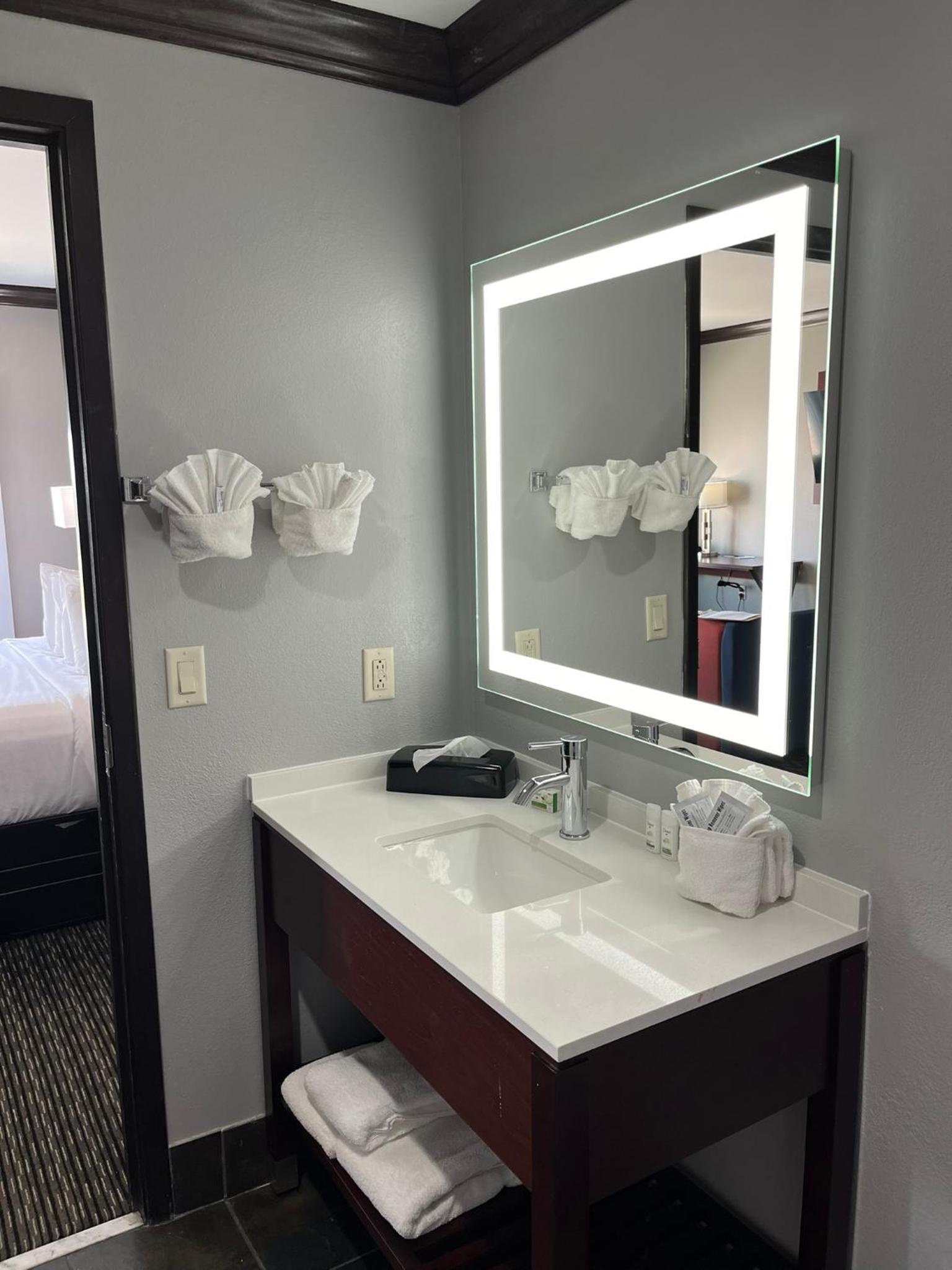 King Room- Non-Smoking - Photo 2