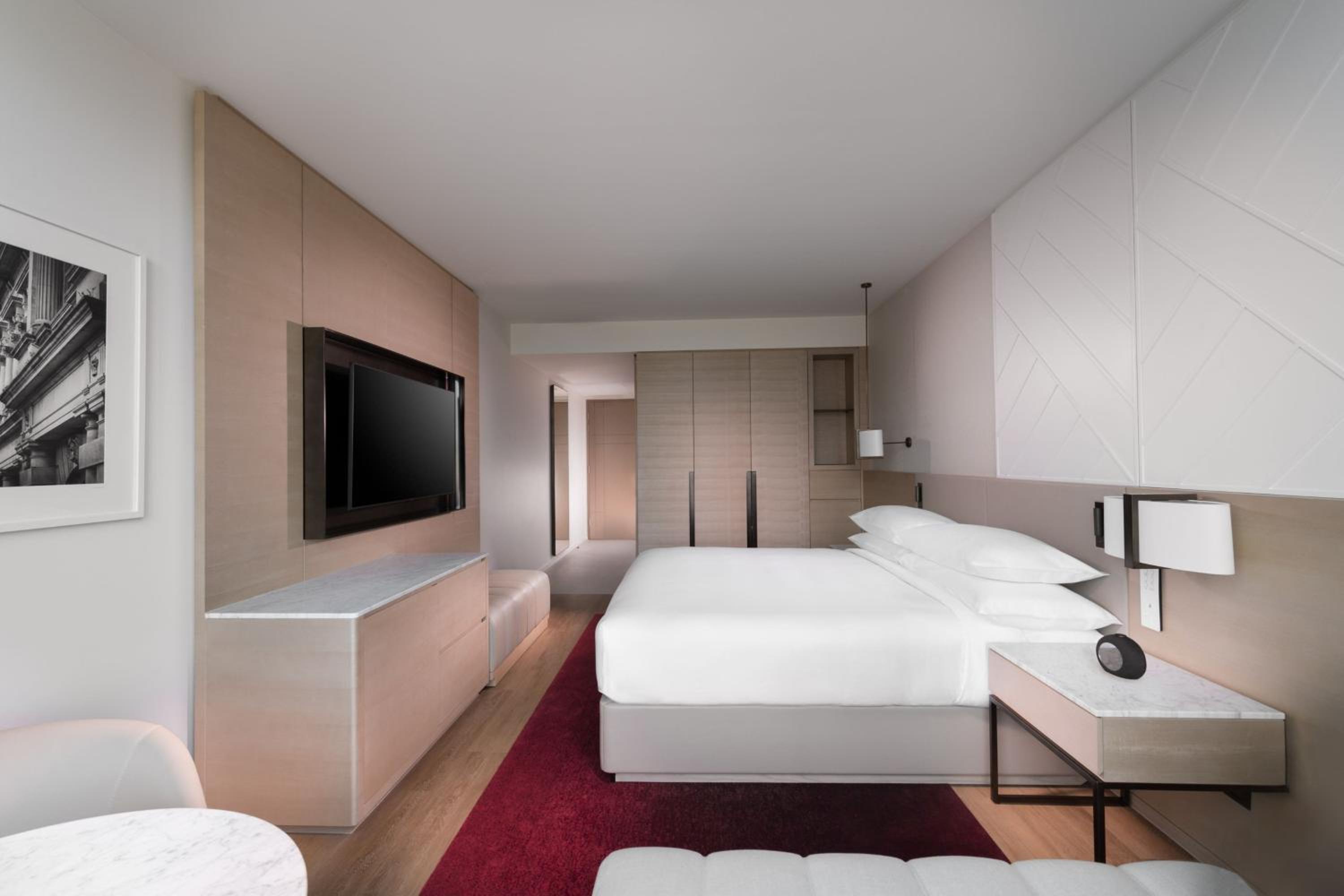 Deluxe King Room with City View