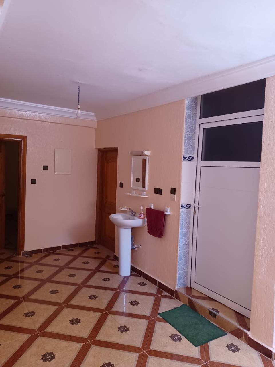Basic Triple Room photo 3