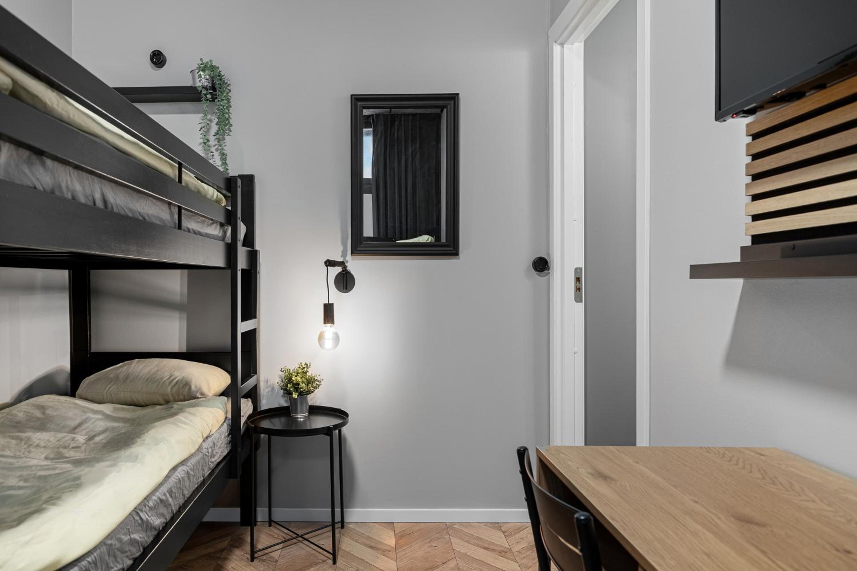 Quadruple Room - Photo 11