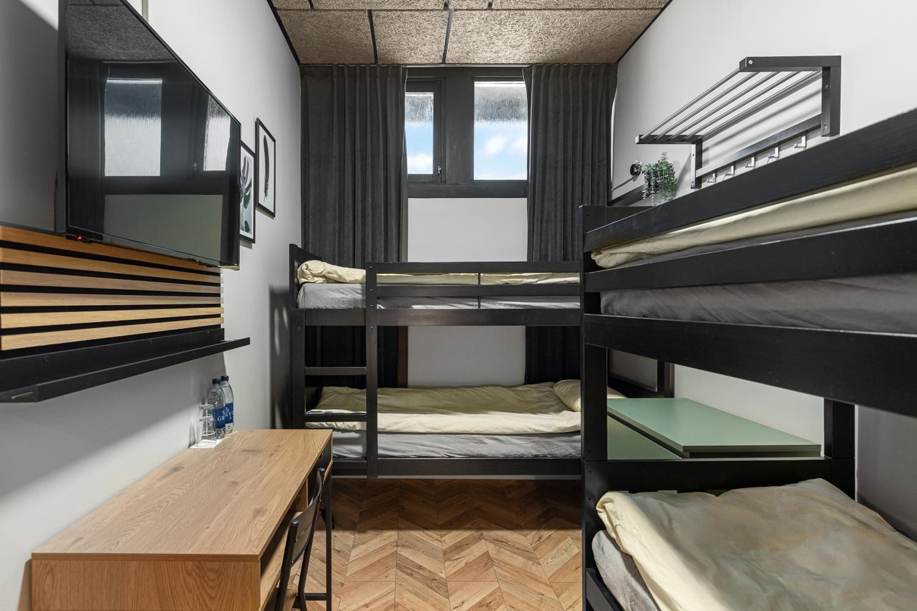 Quadruple Room - Photo 9