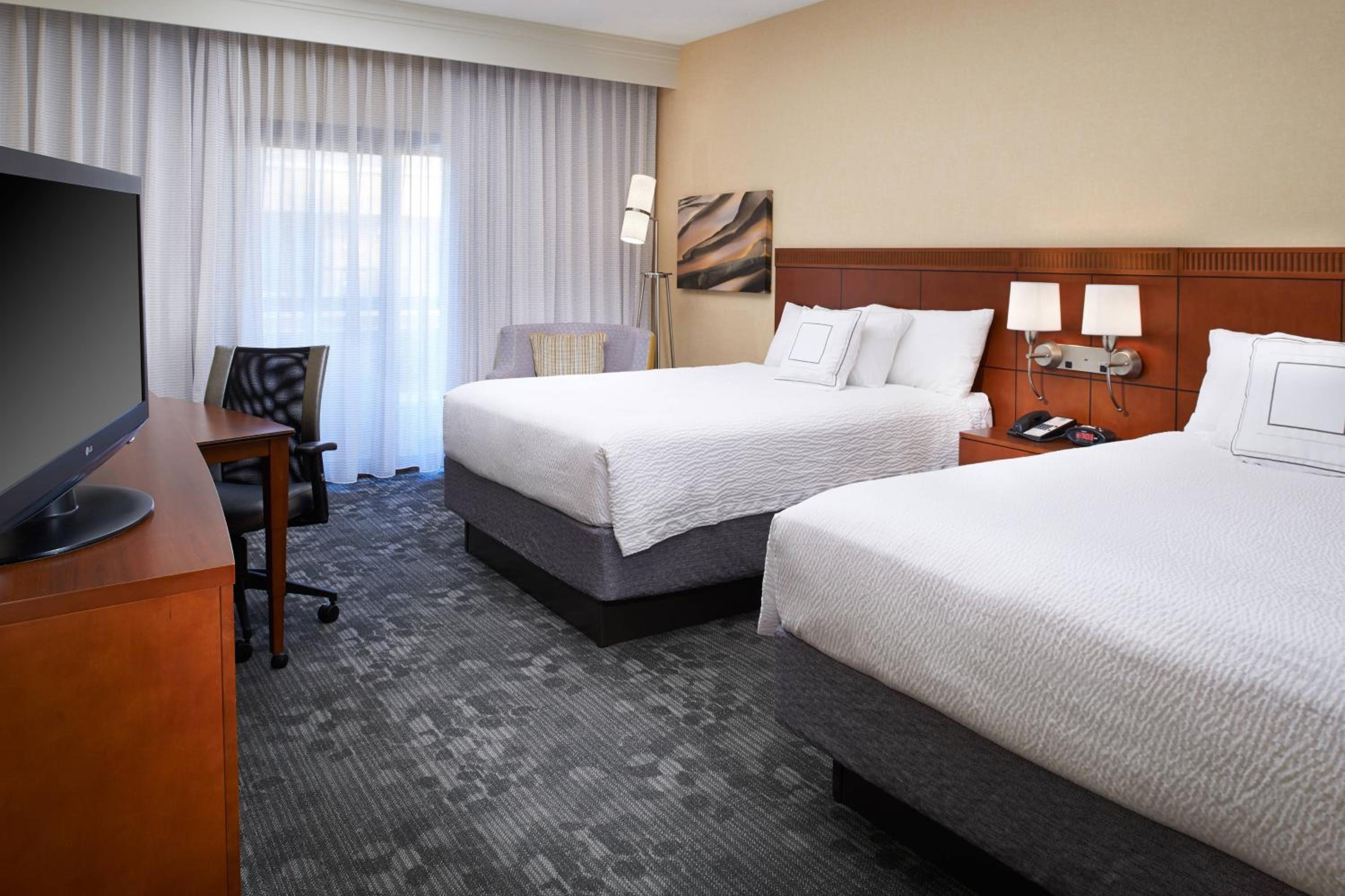 Queen Room with Two Queen Beds - Photo 1