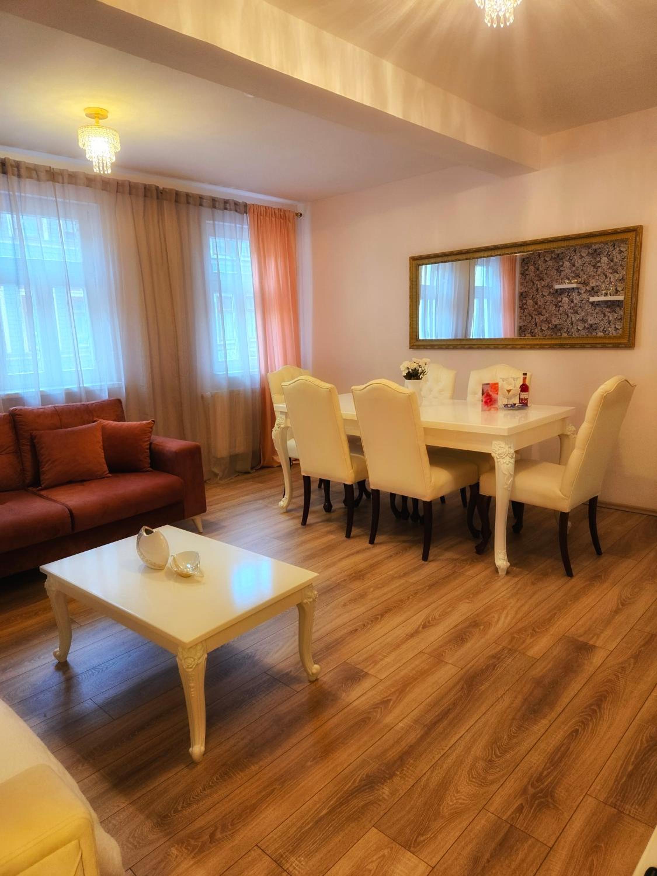 Three-Bedroom Apartment with Balcony - Photo 11