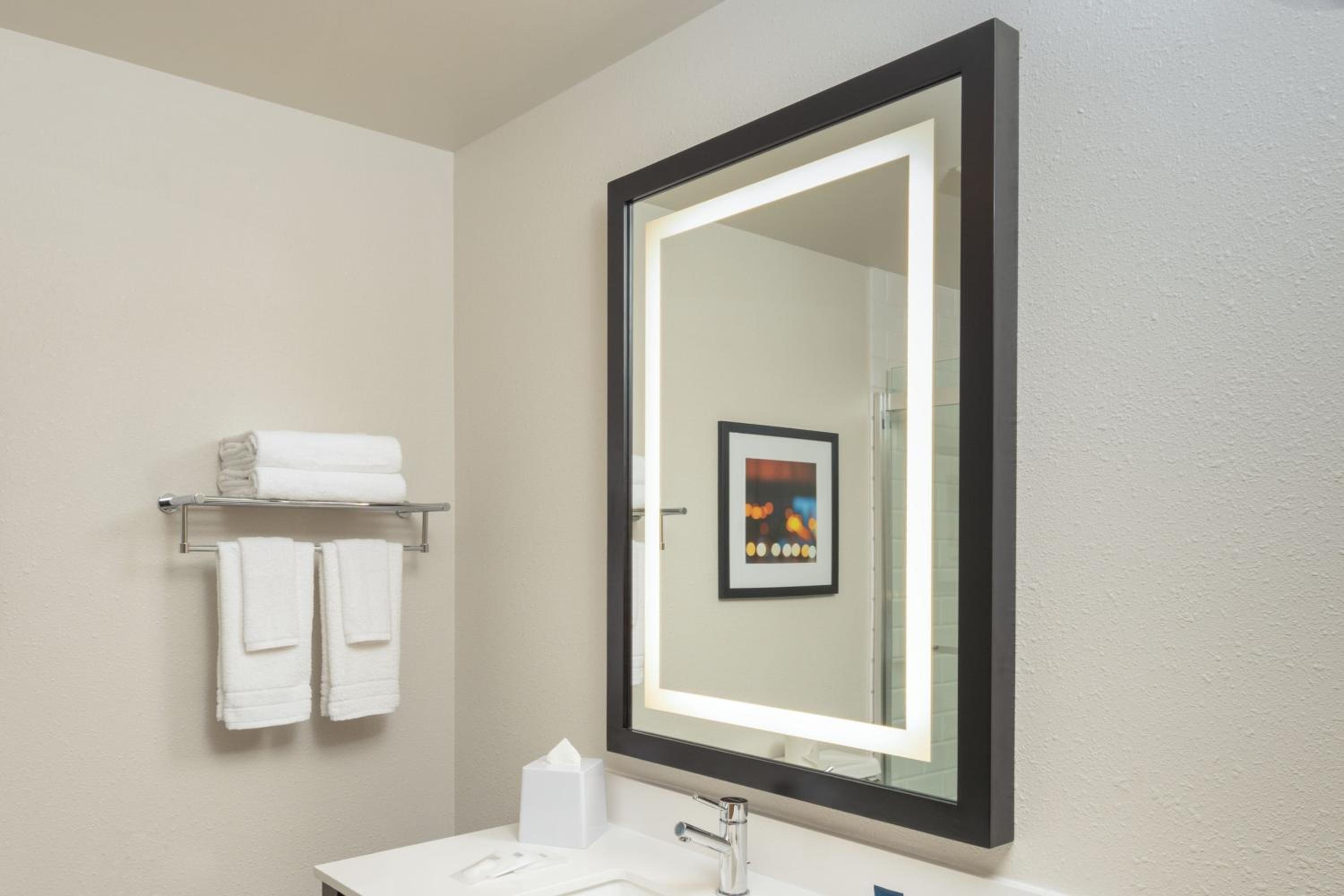 Guest Room, 1 King - Photo 6