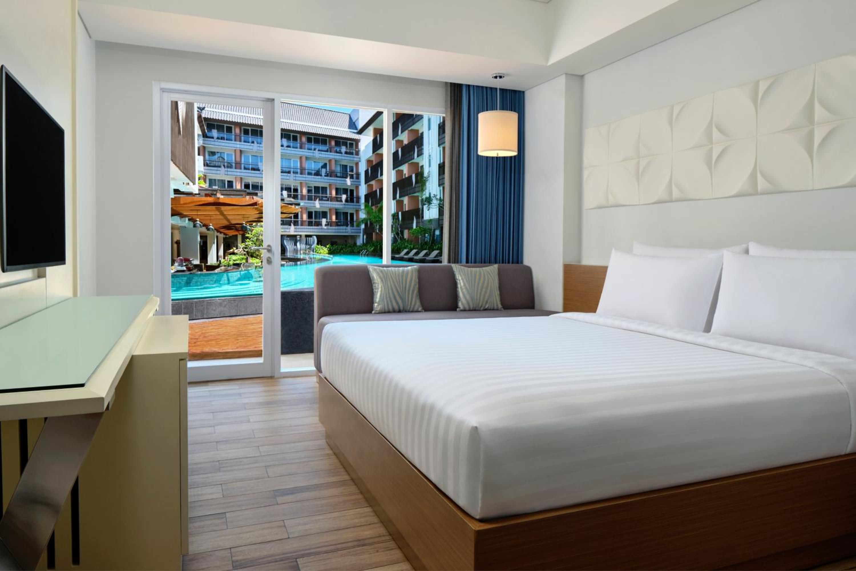 Premium Pool View, Guest room, 1 Queen, Pool view - Photo 1