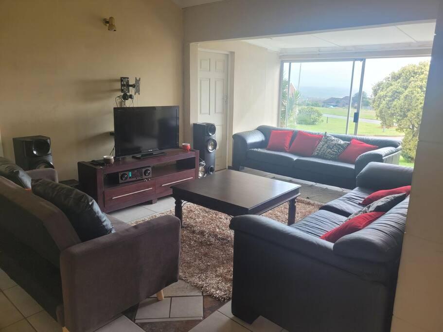 One-Bedroom House photo 1