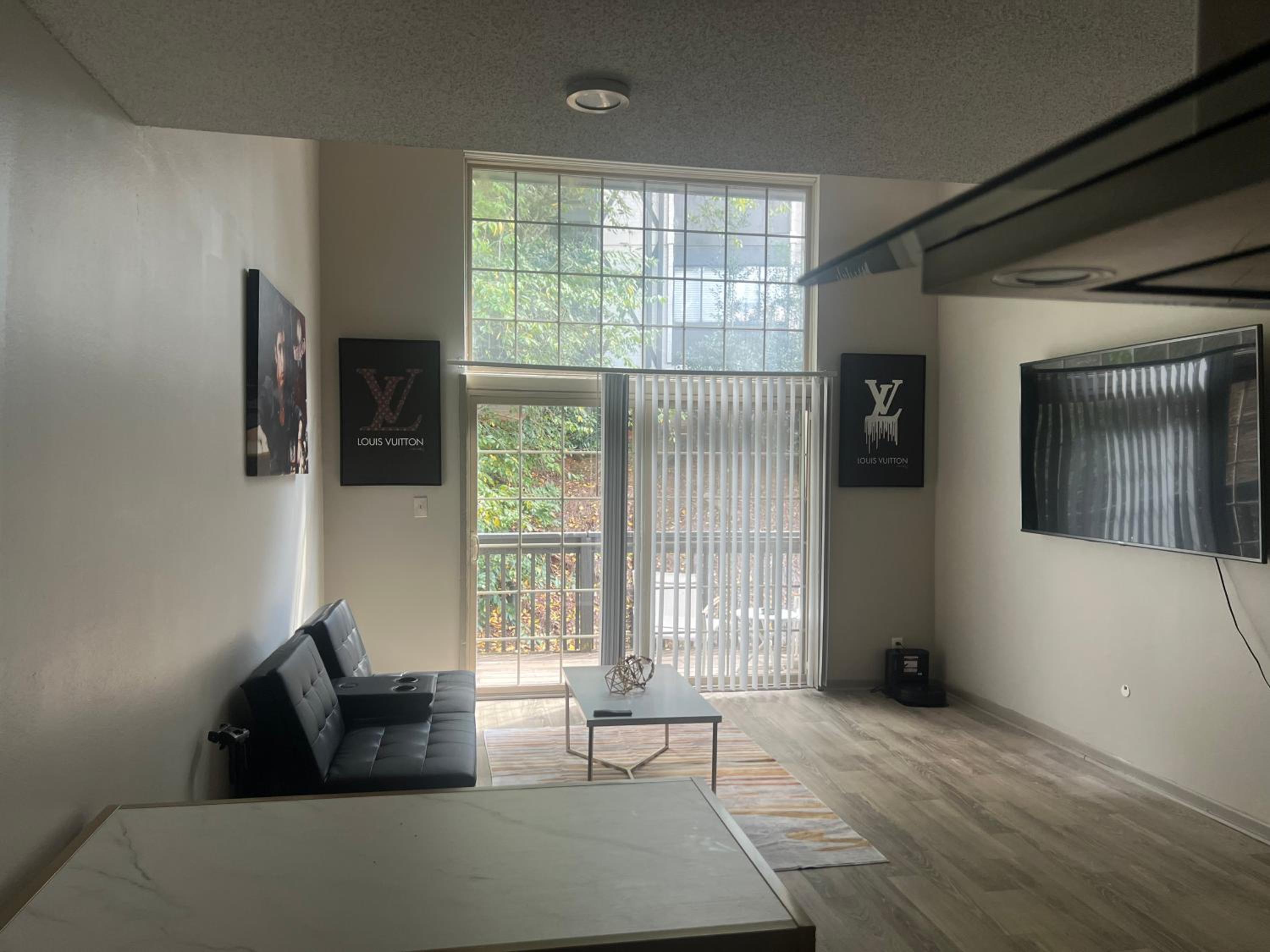 One-Bedroom Standard Apartment photo 1