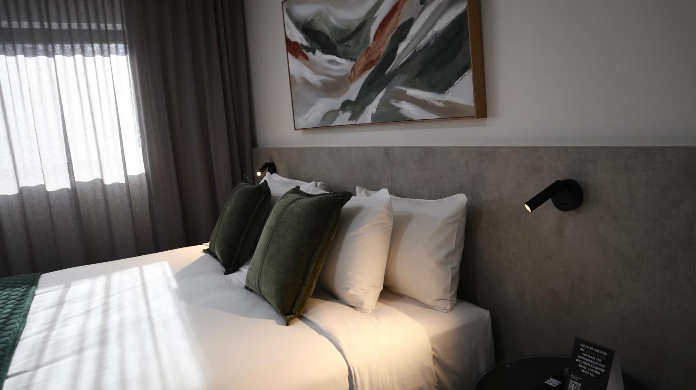 Deluxe King Suite