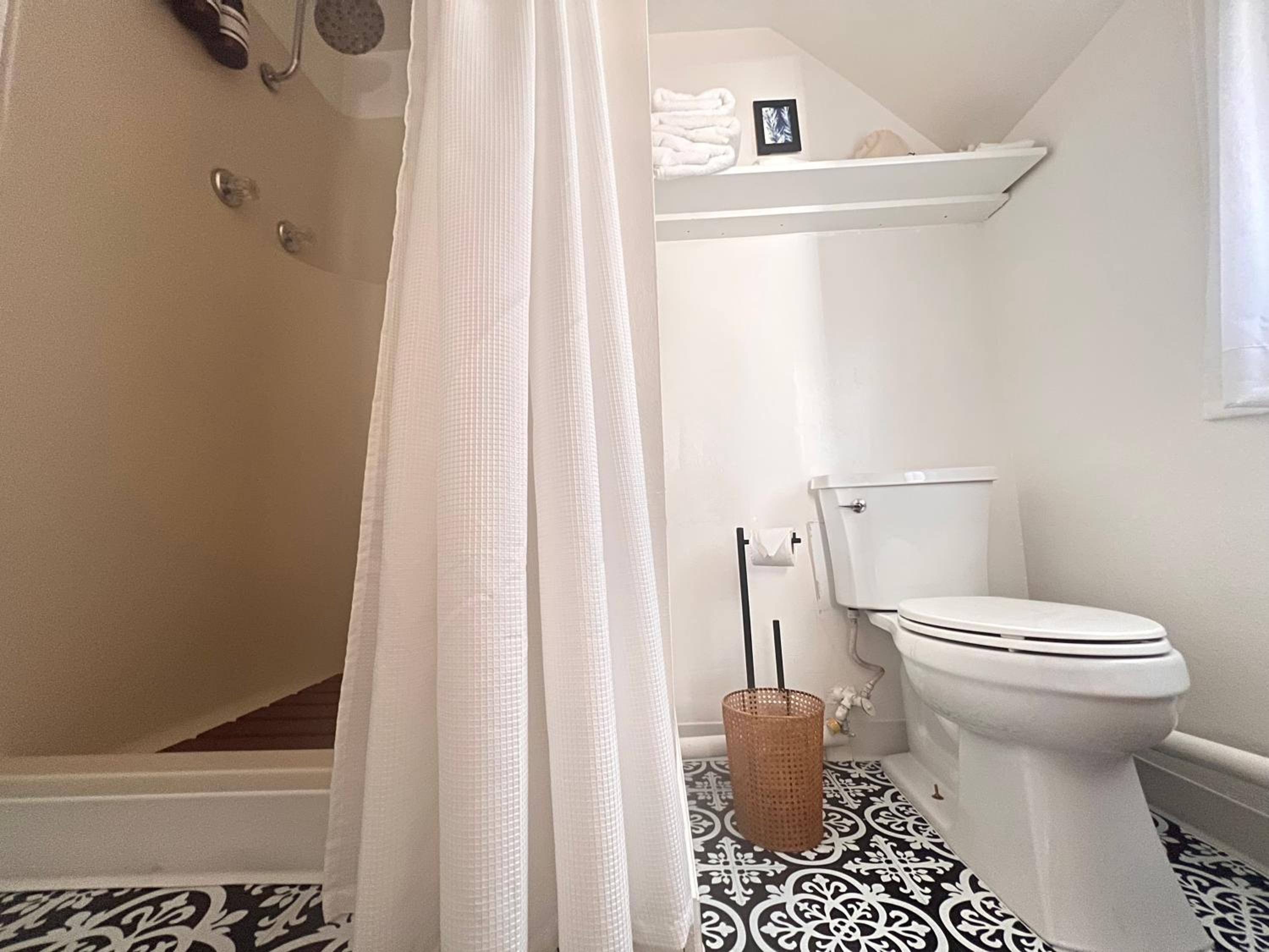 Deluxe One-Bedroom Apartment with Garden View photo 2