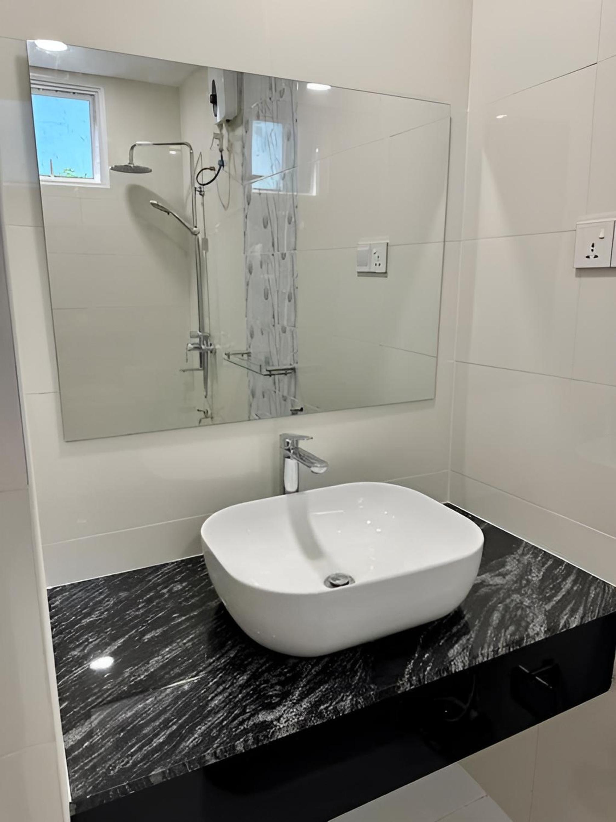 Deluxe Double Room with Balcony photo 3