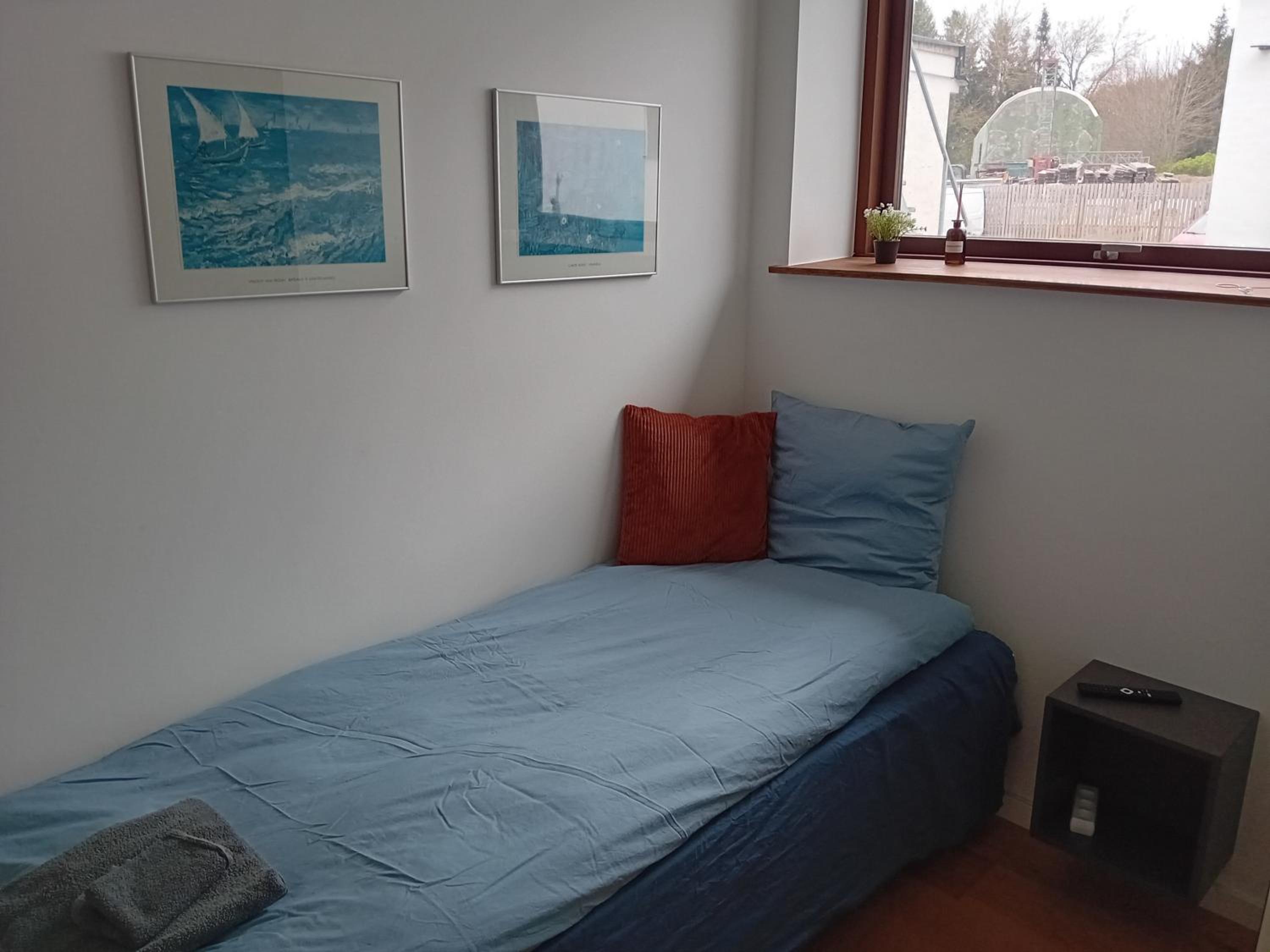 Single Room with Shared Shower and Toilet photo 2