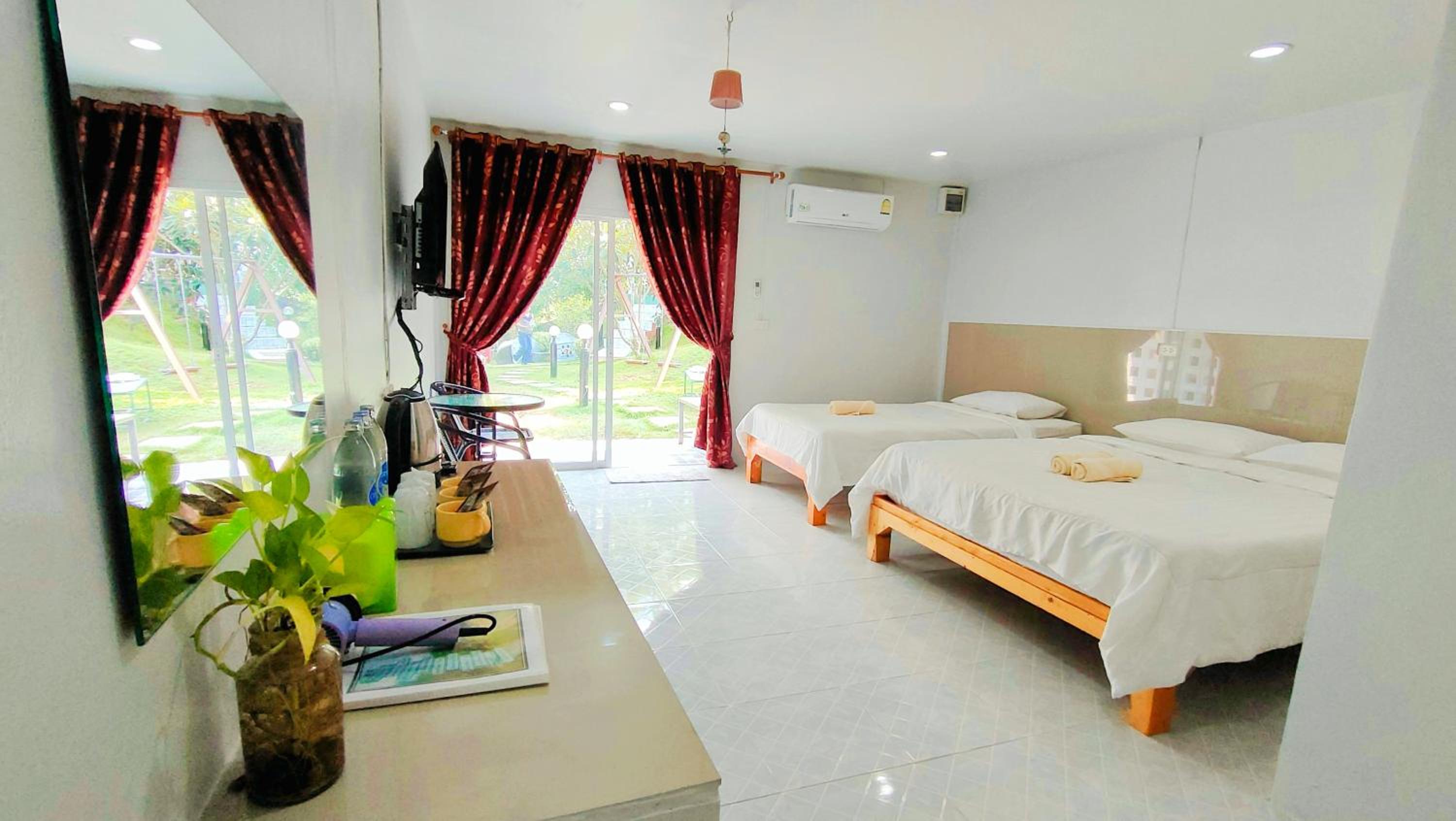 Triple Room with View - Photo 14
