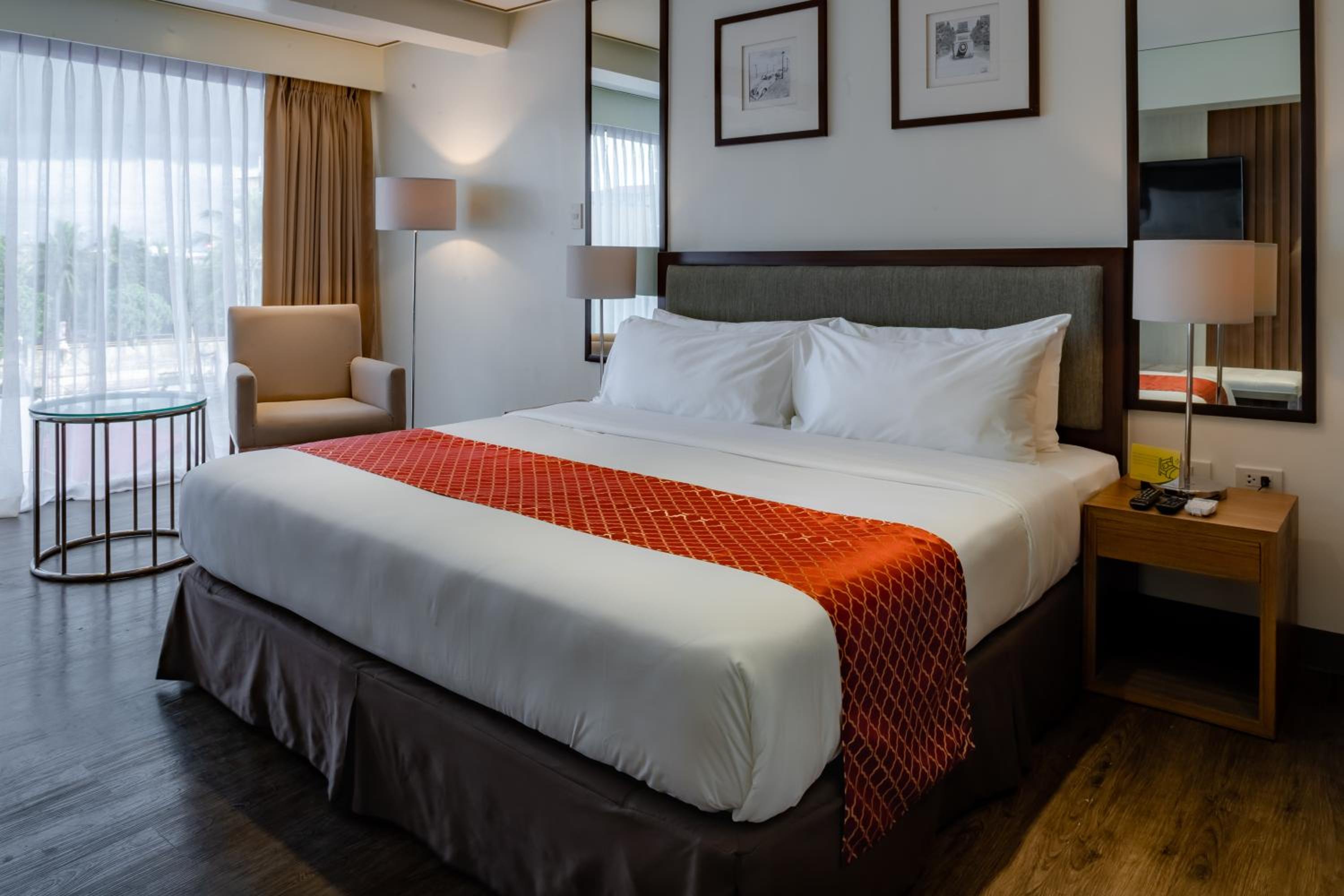 Deluxe King Room
