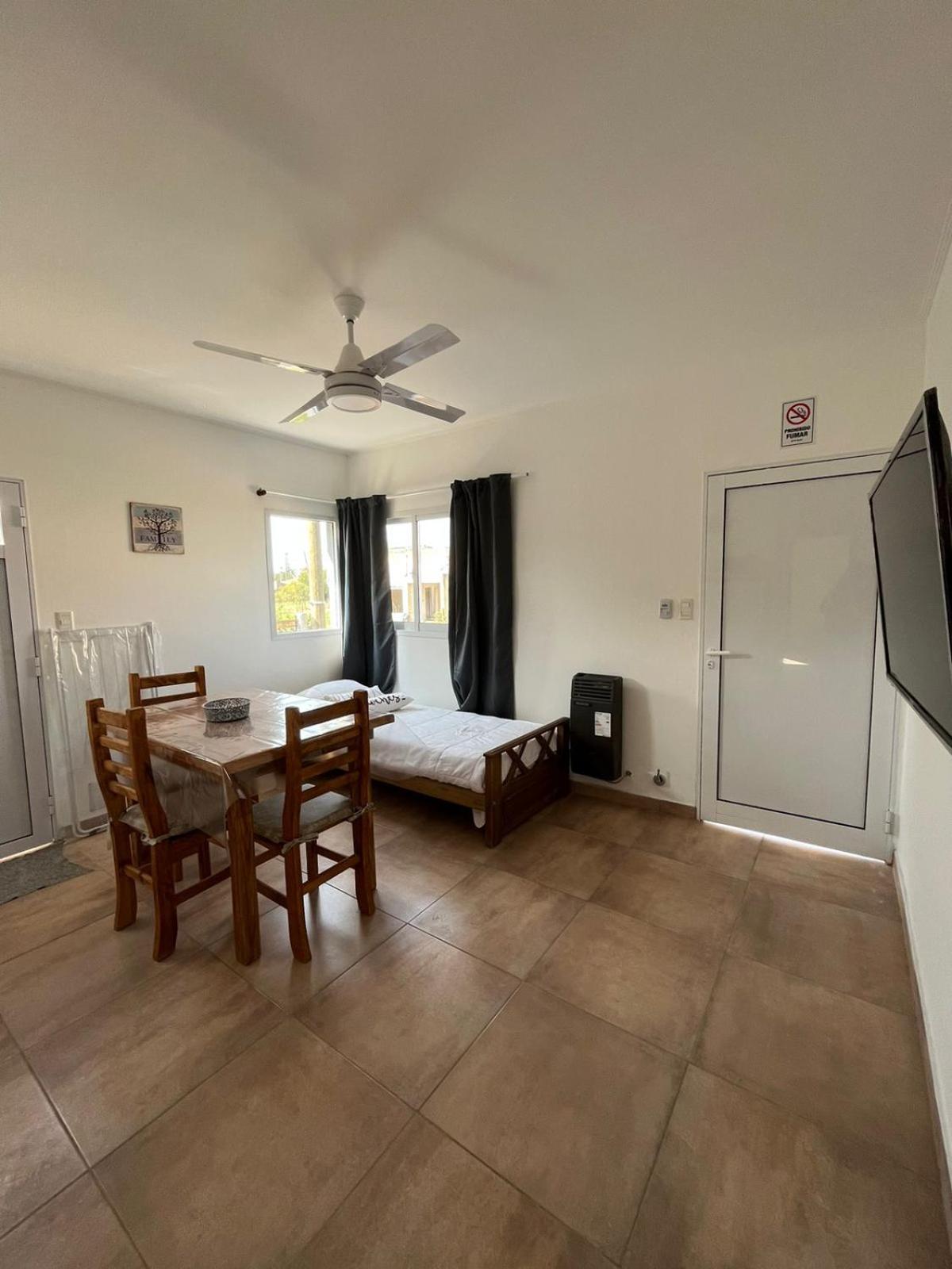 One-Bedroom House photo 3