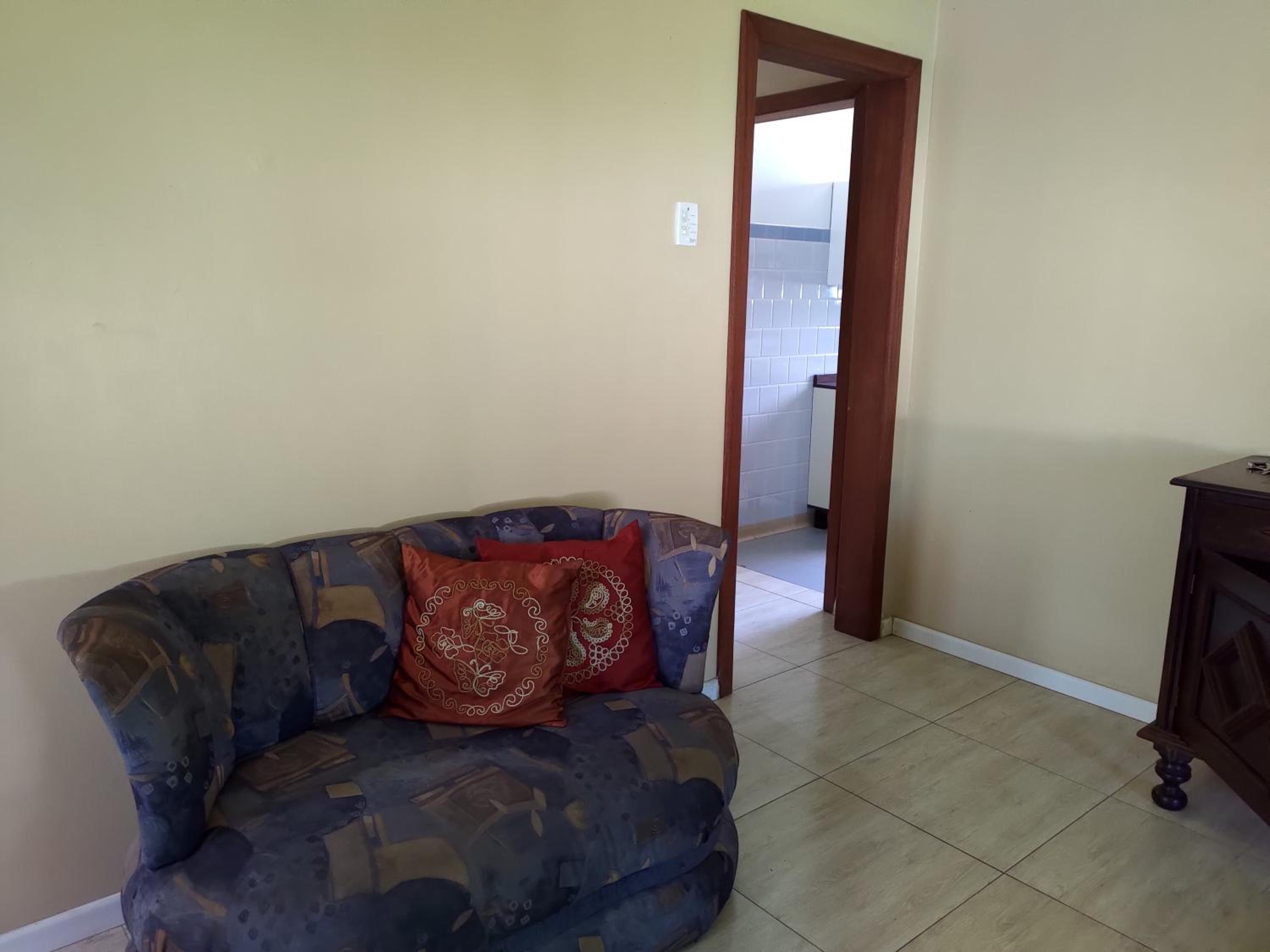 One-Bedroom House photo 1