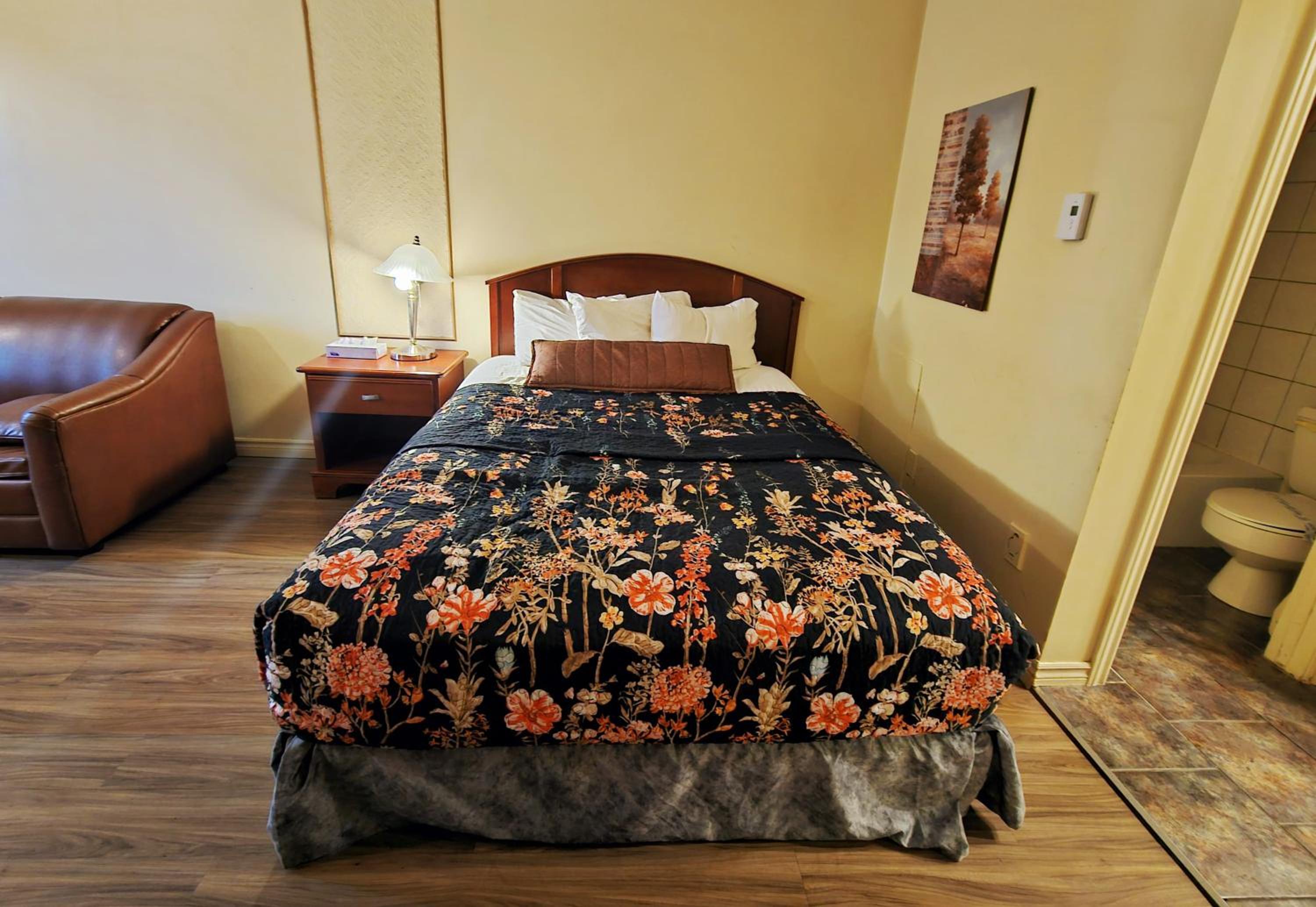 Classic Queen Room - Photo 5
