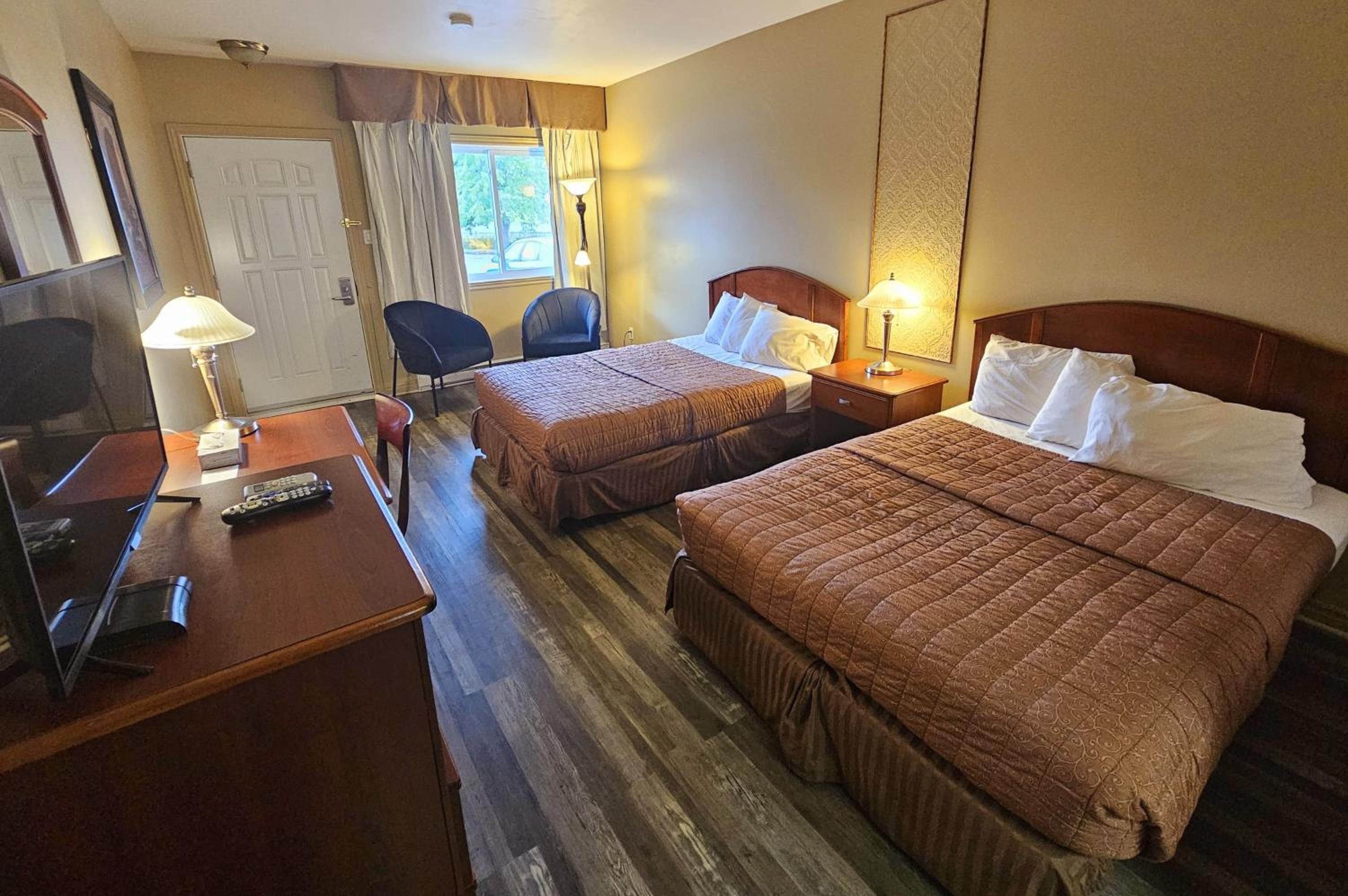 Classic Double Room with Two Double Beds - Photo 1