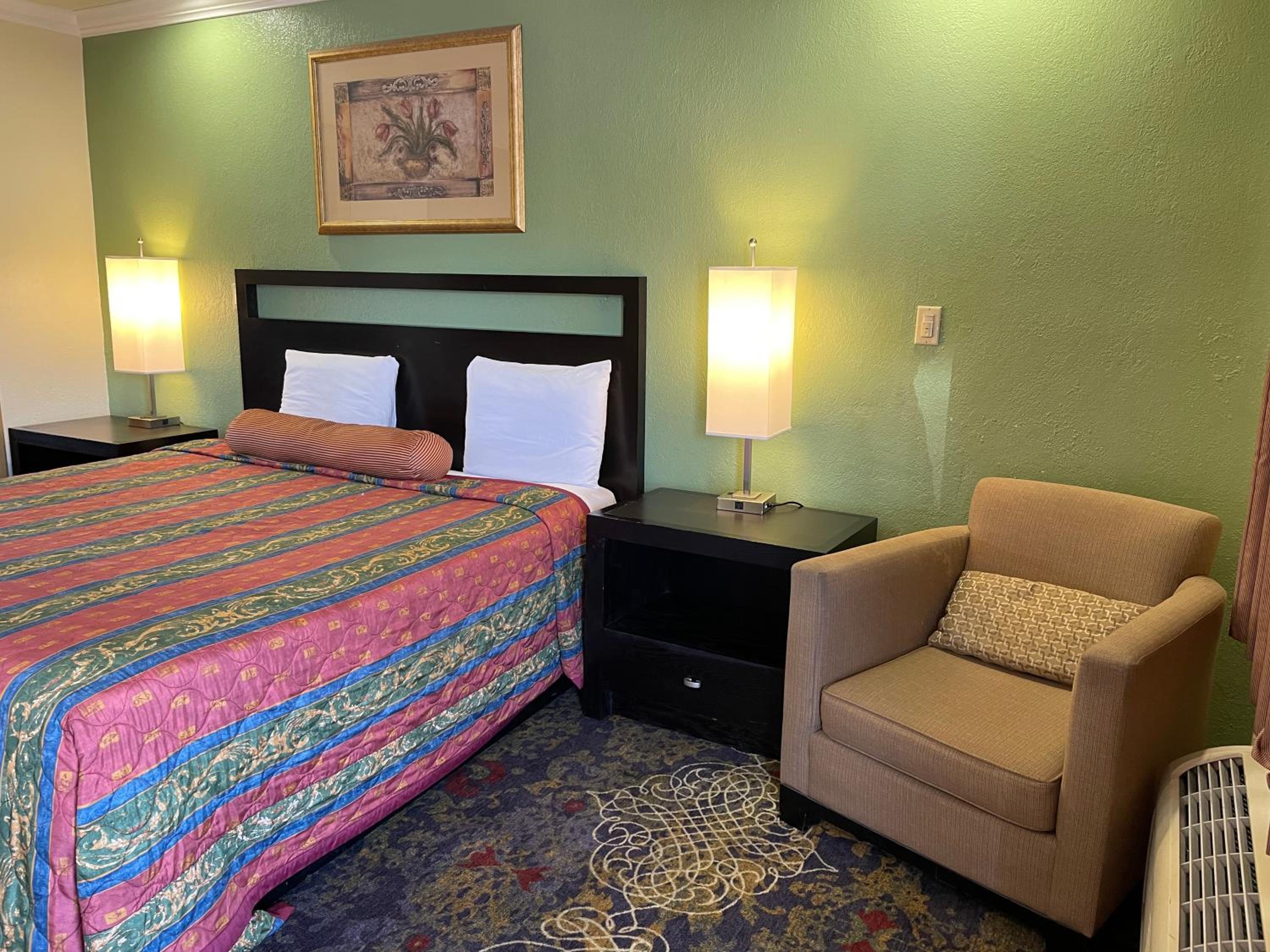 Deluxe King Room photo 1