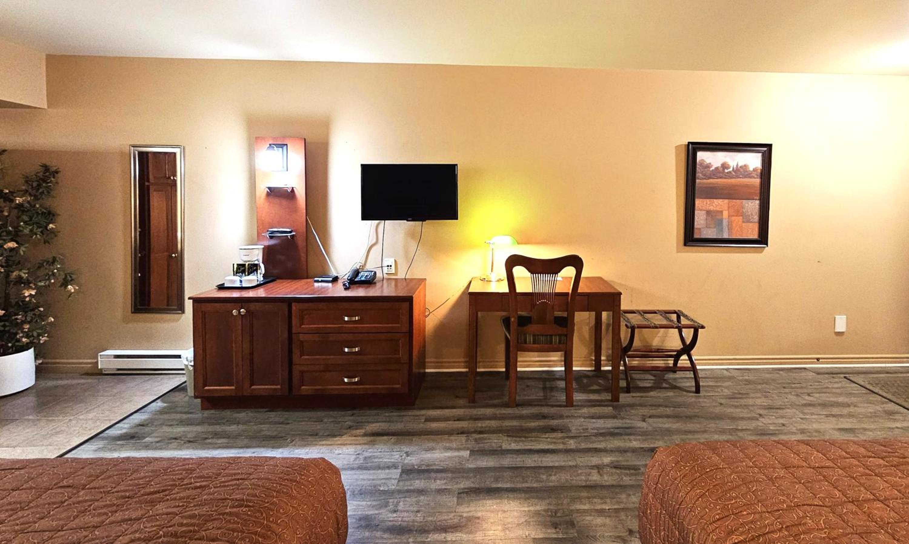 Superior Queen Room with Two Queen Beds - Photo 2
