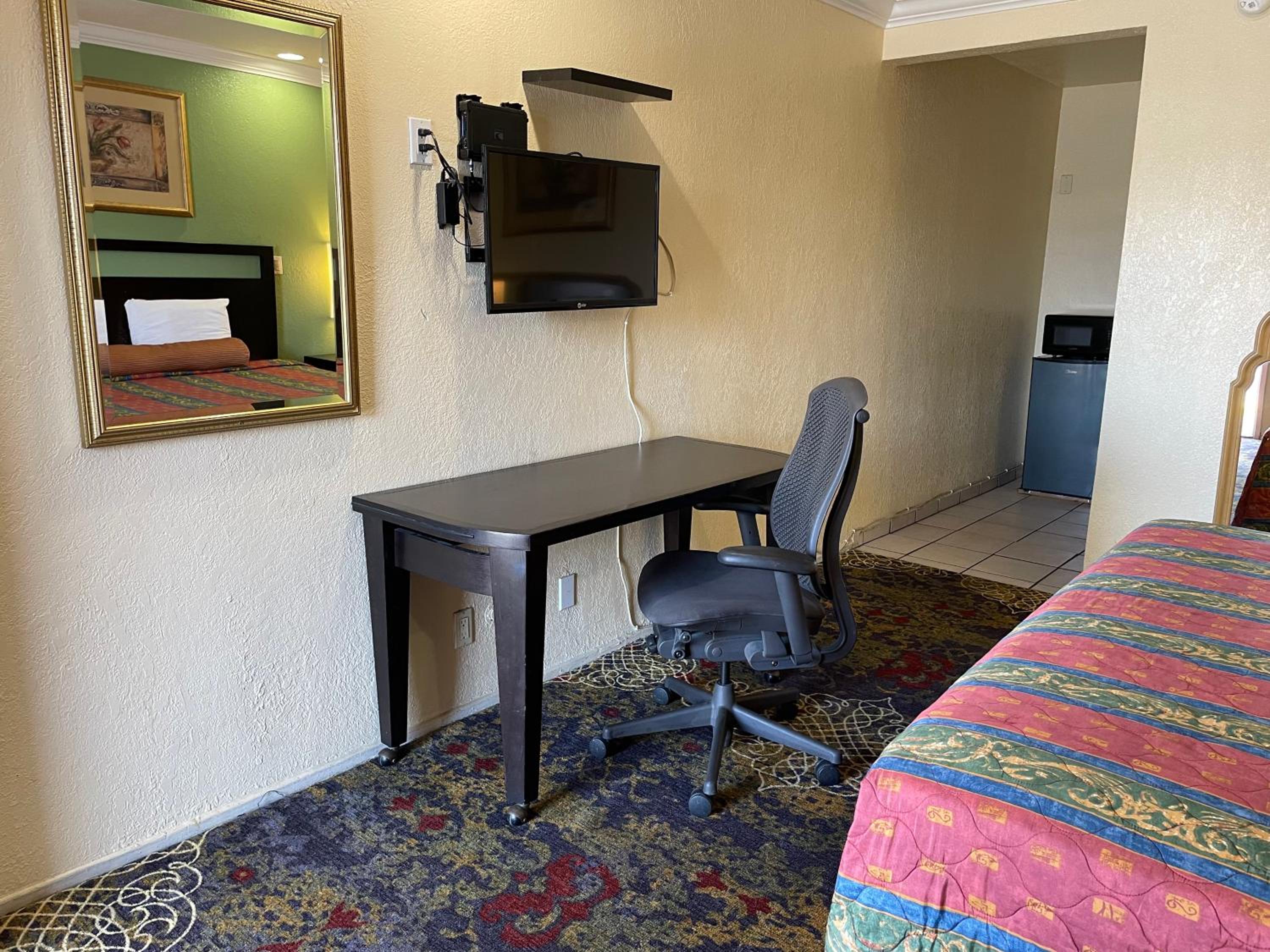 Deluxe King Room photo 3