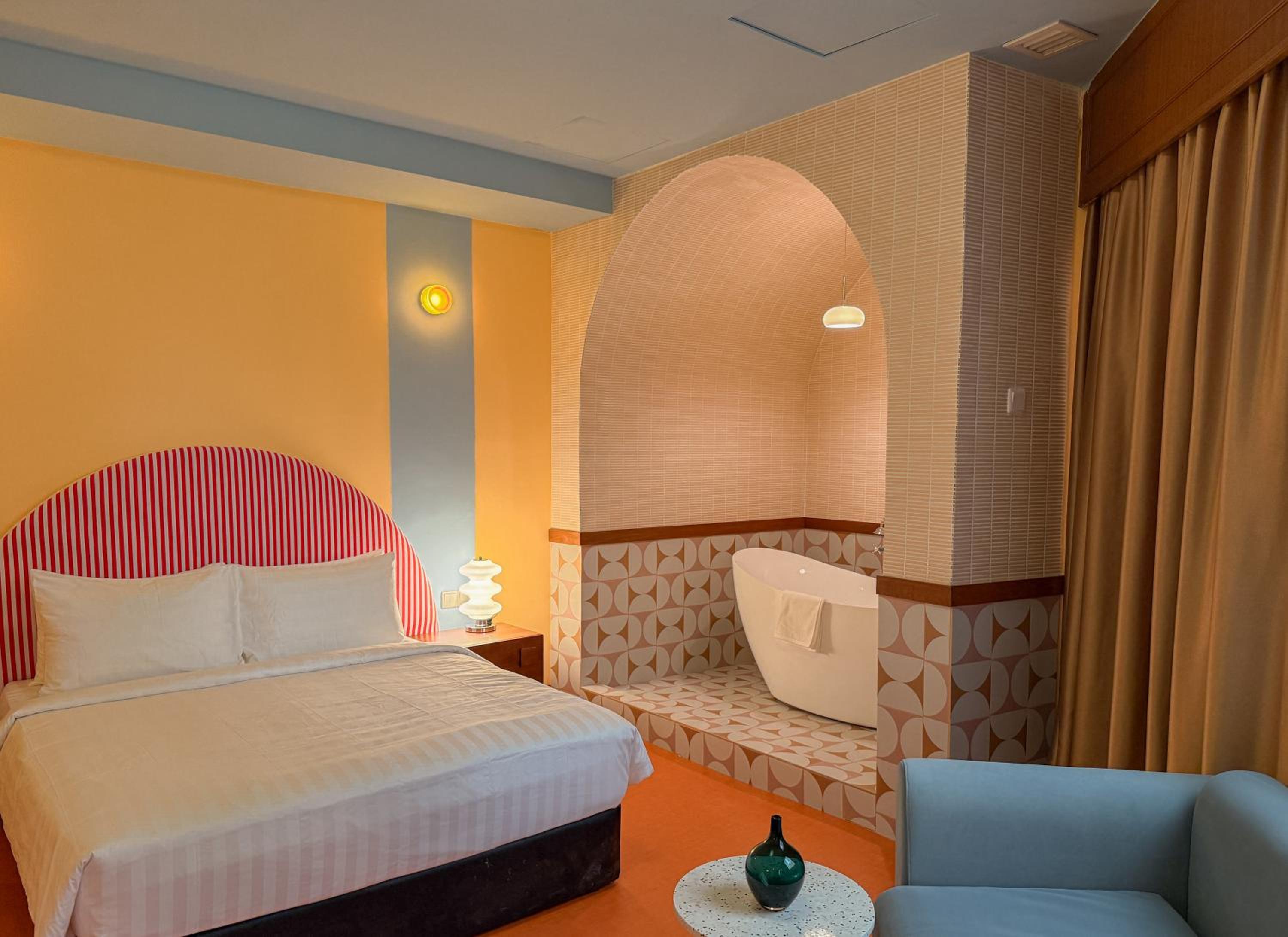 Moonrise suite with Bathtub