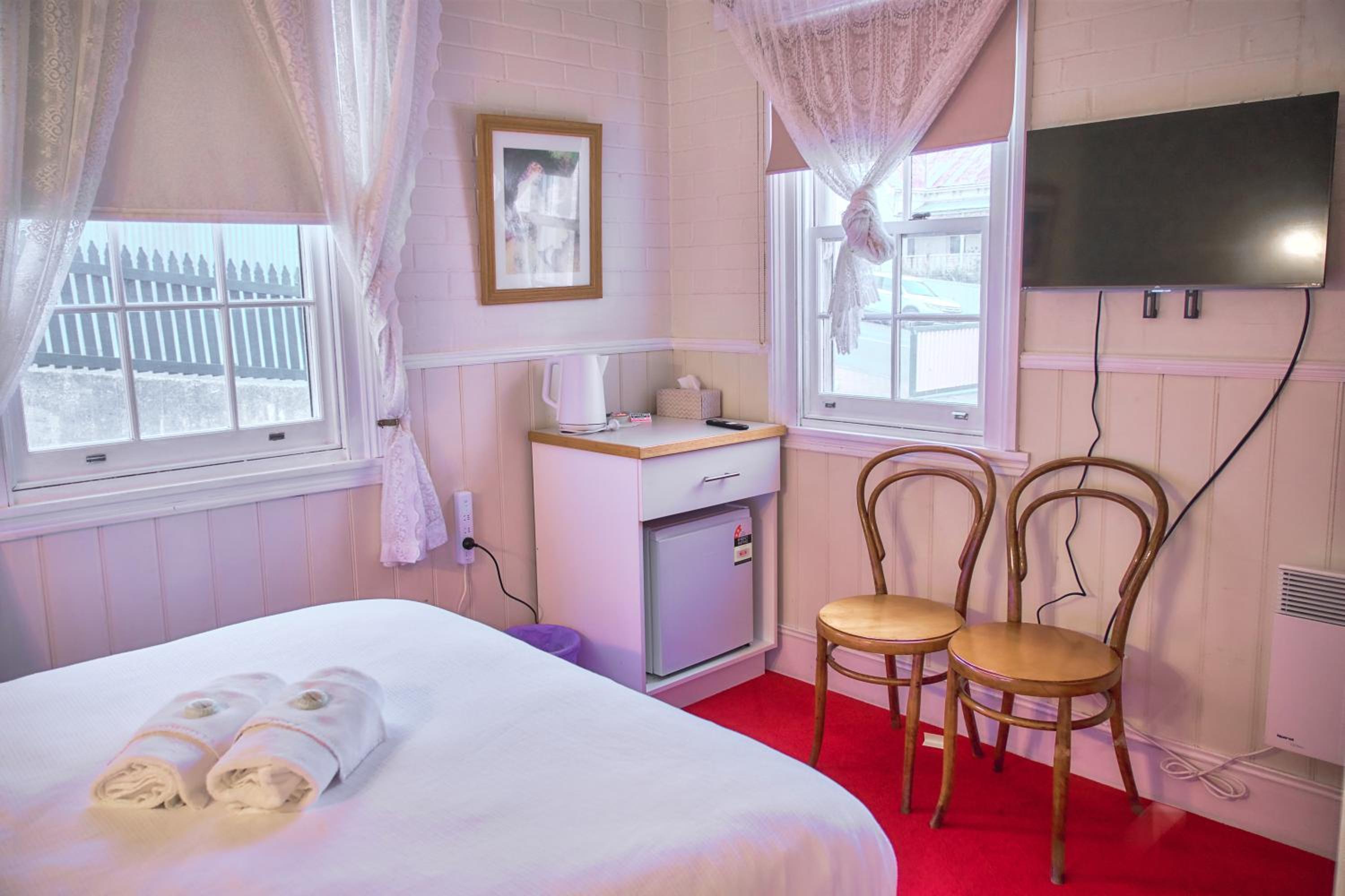 Standard Queen Room photo 1