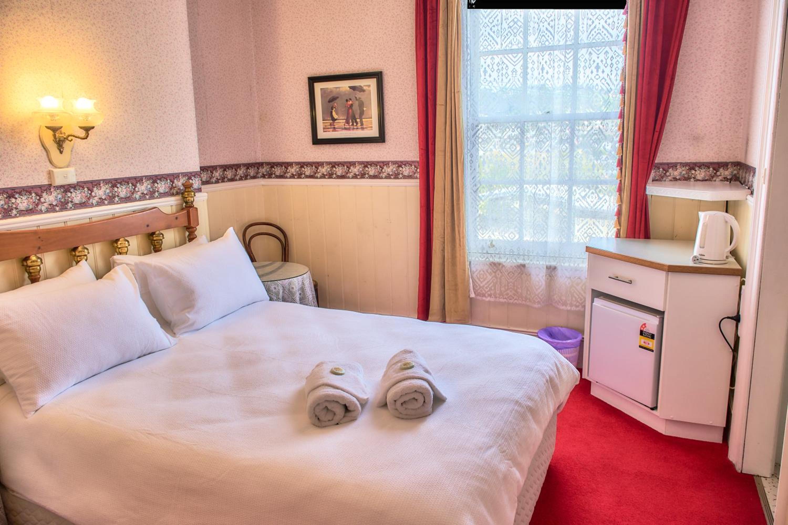 Standard Queen Room photo 2