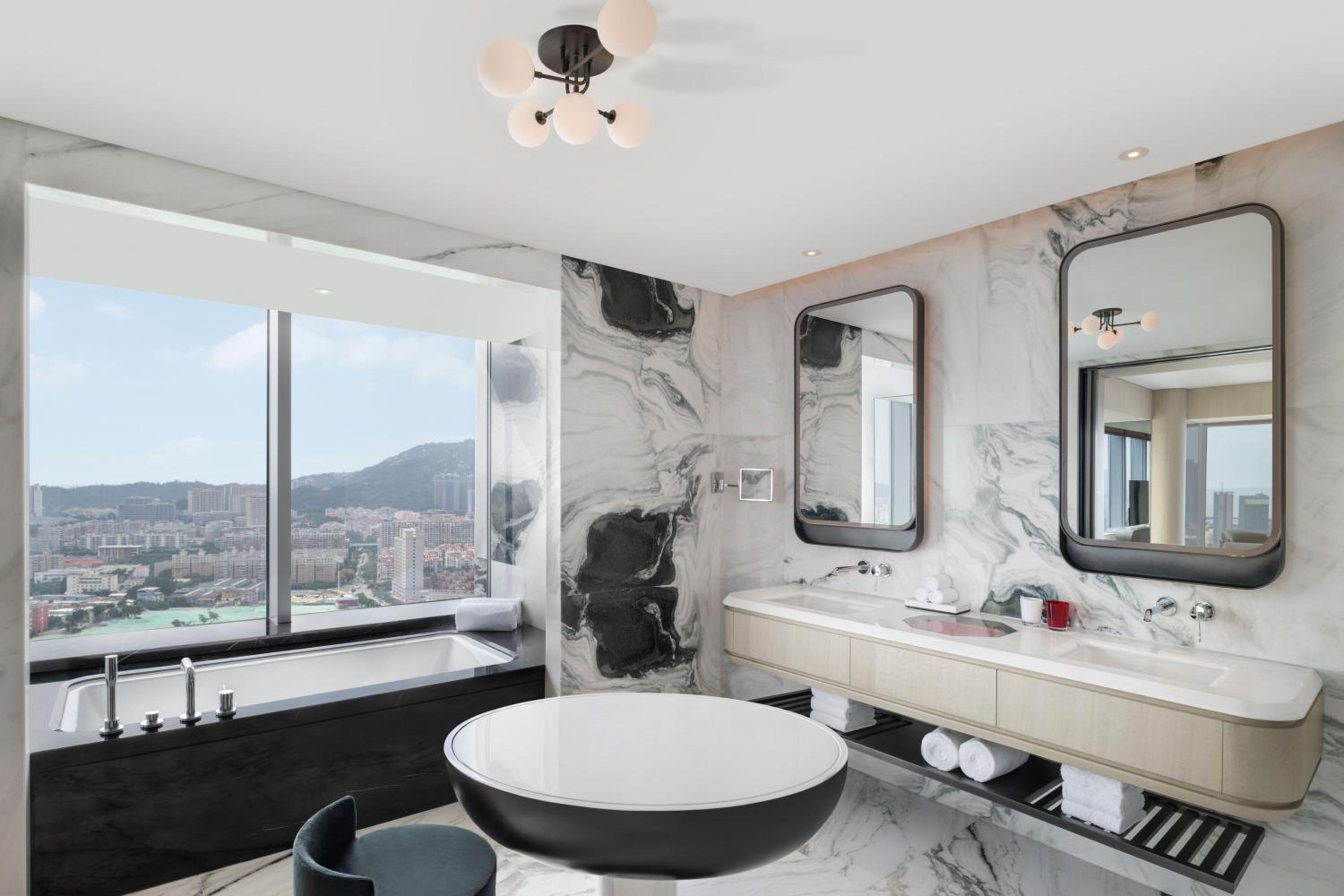 Fantastic Suite(Free Mini-bar Drinks) photo 3