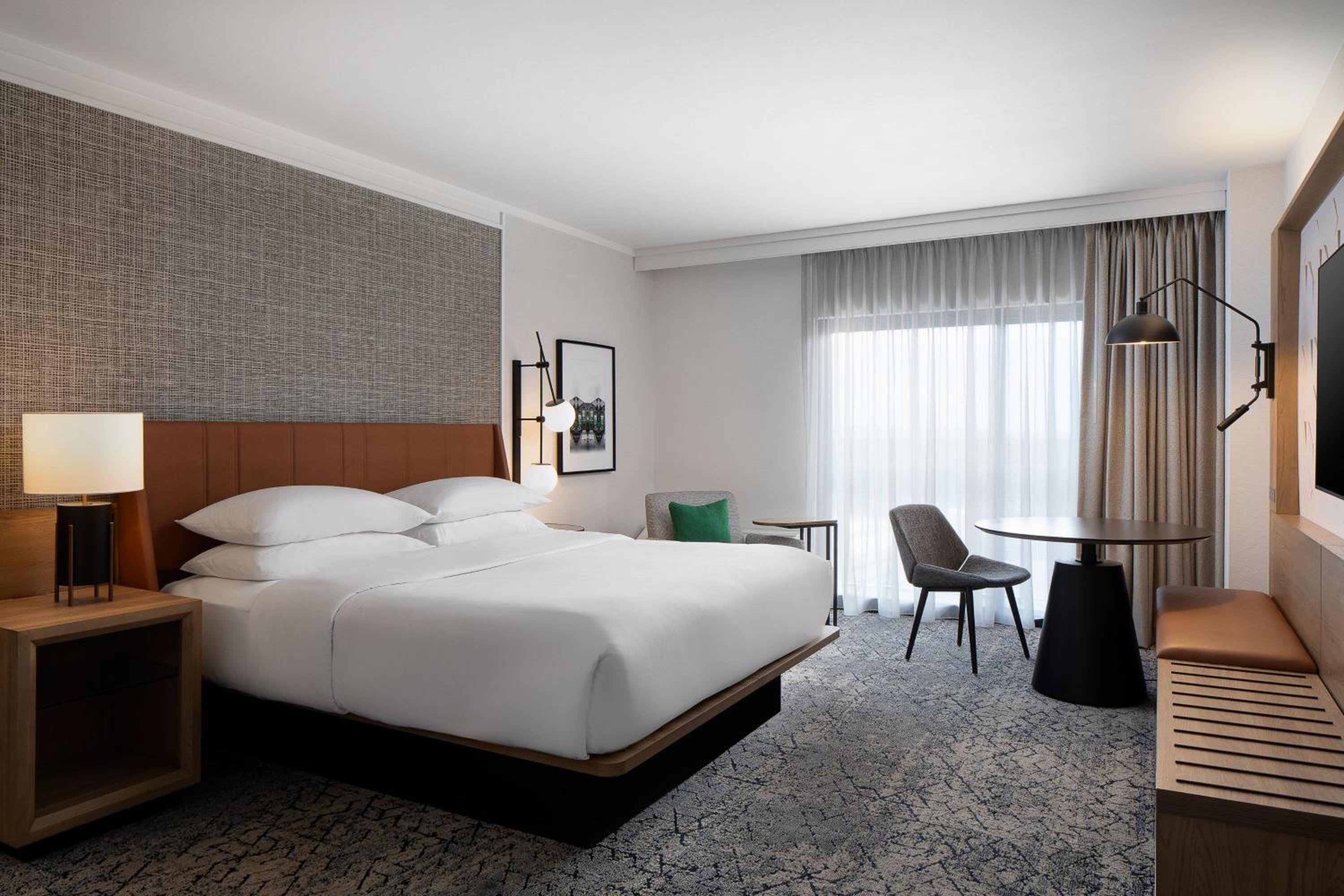 Guest Room, 1 King - Photo 10
