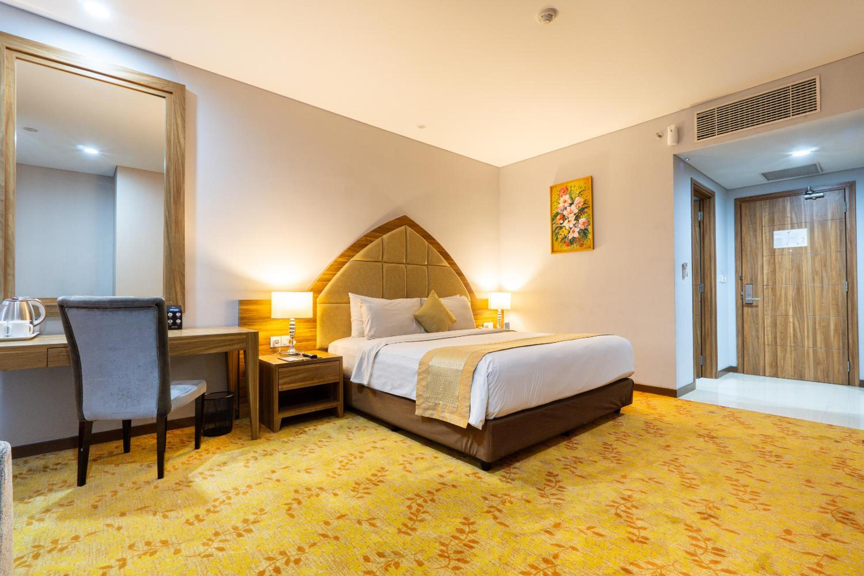 Deluxe King Room photo 1